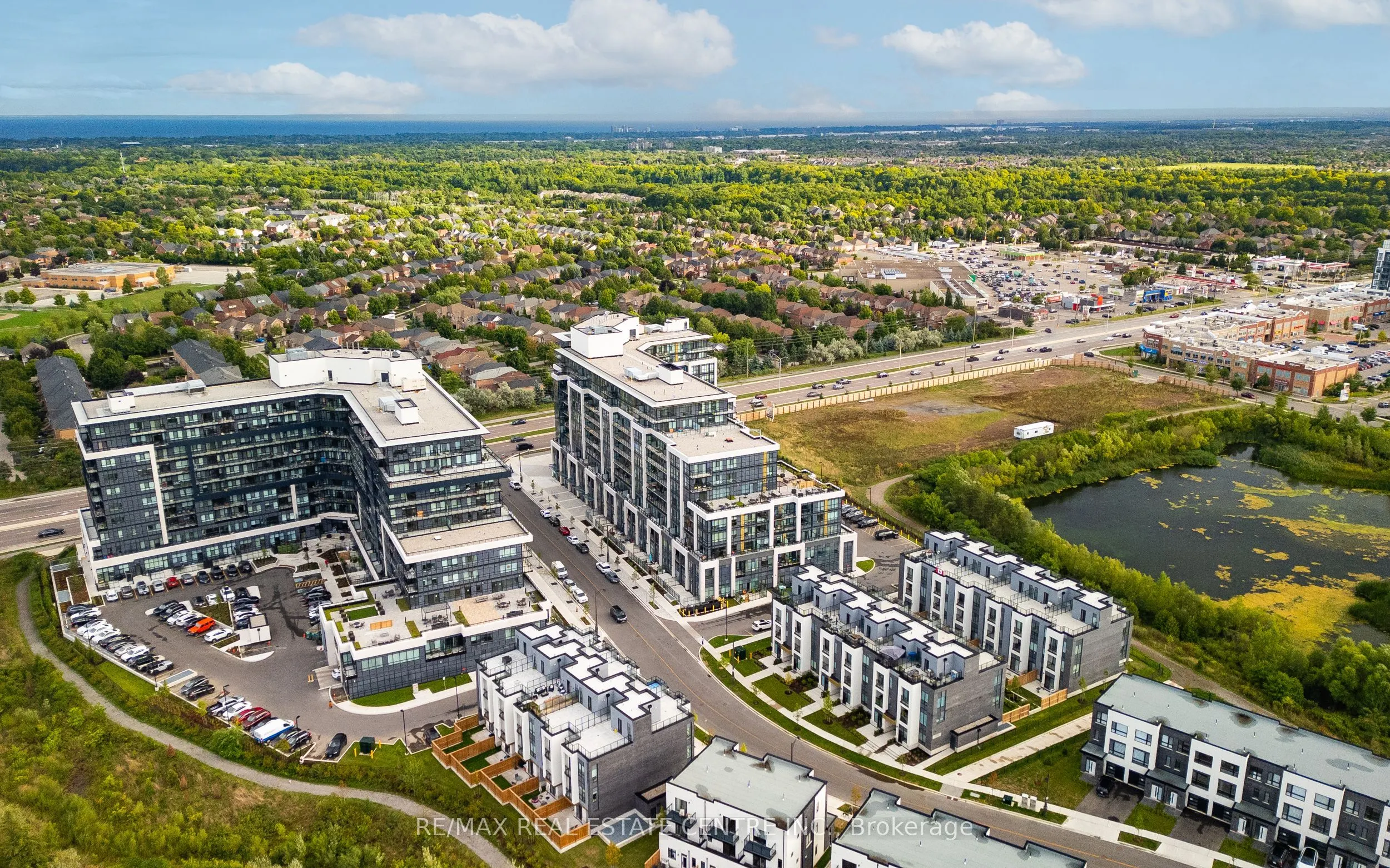 405 Dundas Street W, #813