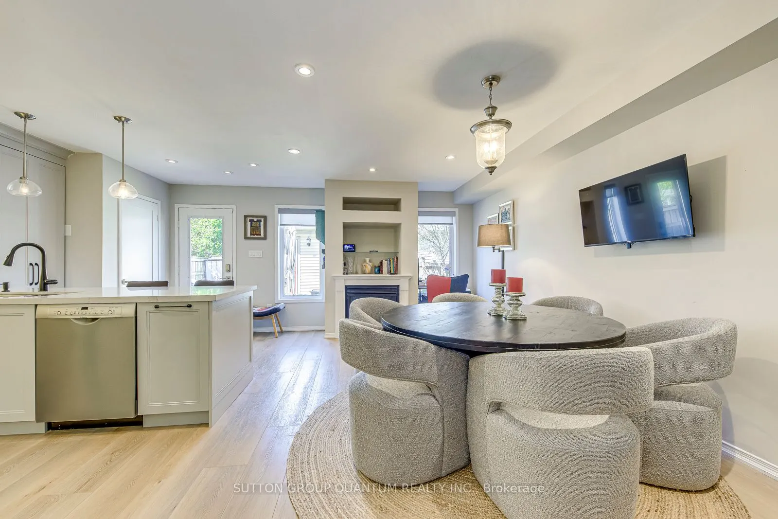 215 ROXTON Road