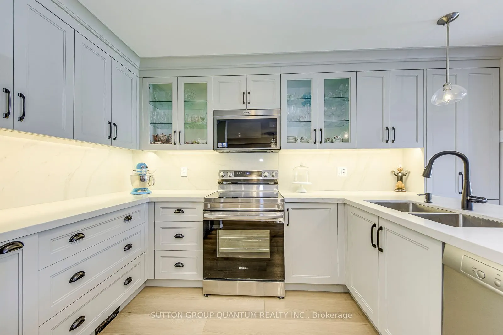 215 ROXTON Road