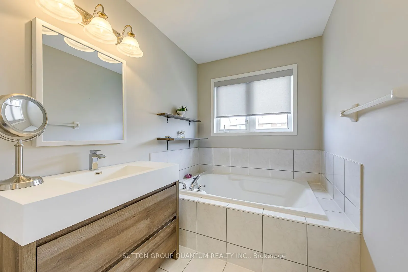 215 ROXTON Road