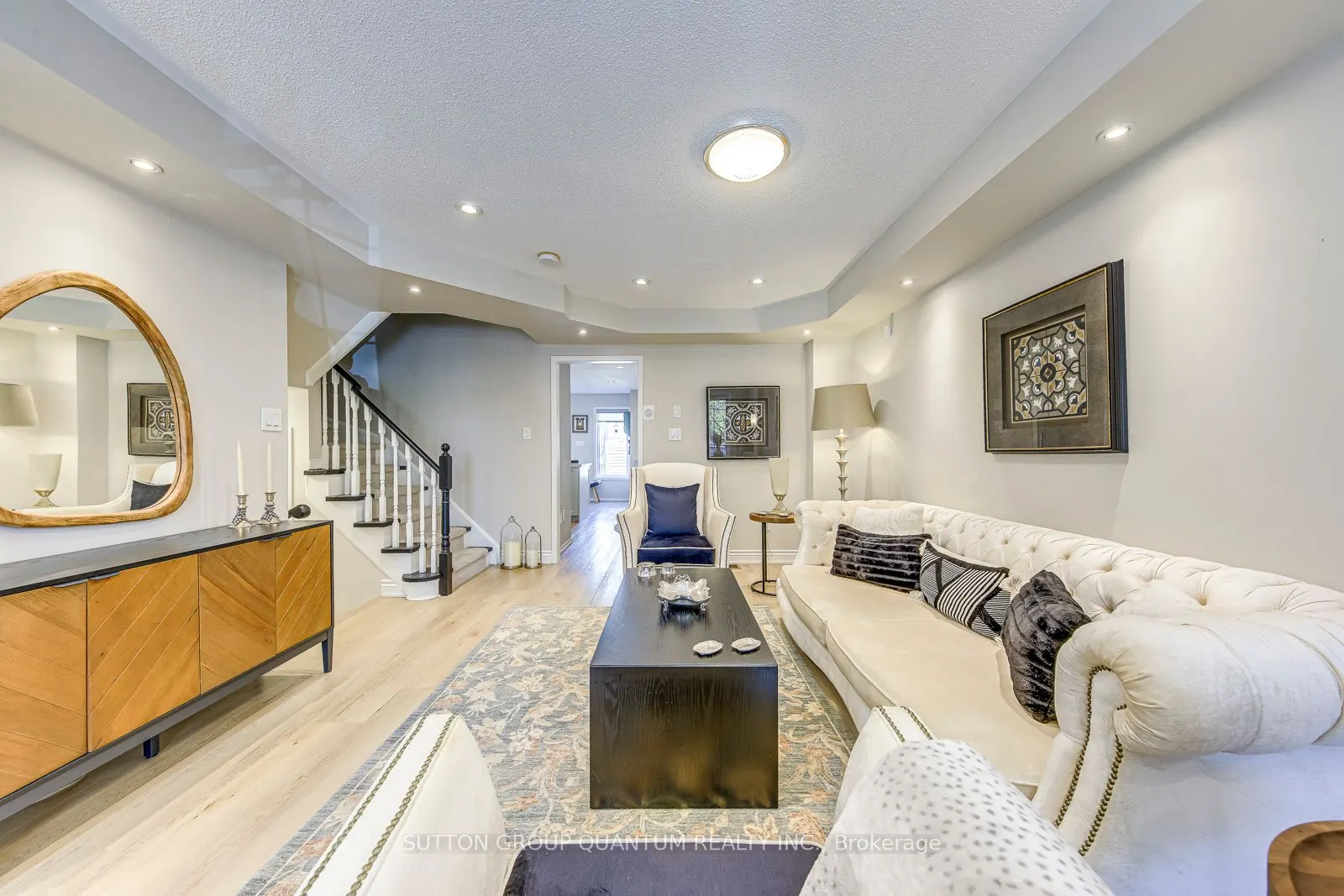 215 ROXTON Road