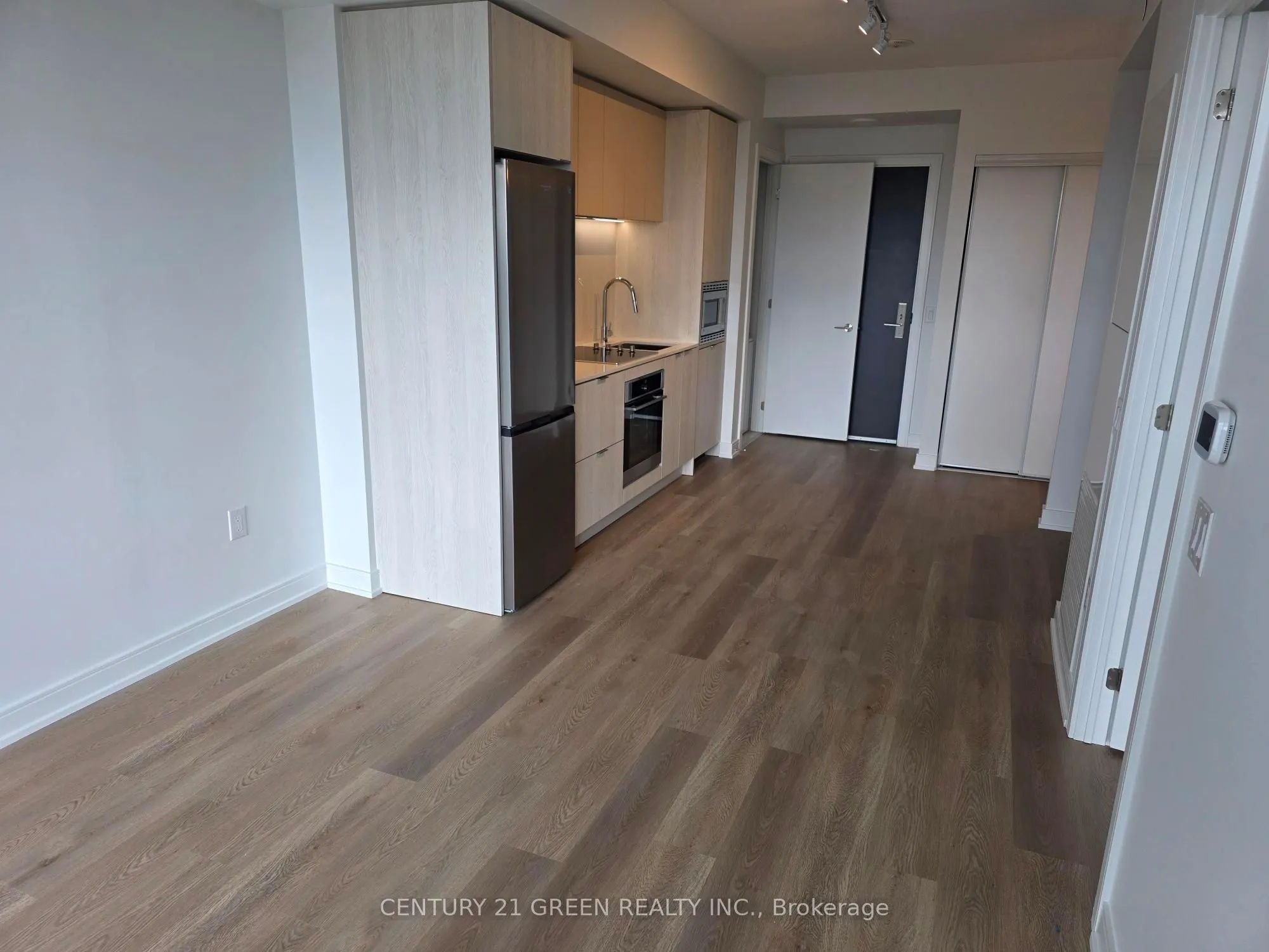 89 Dundas Street W, #1106