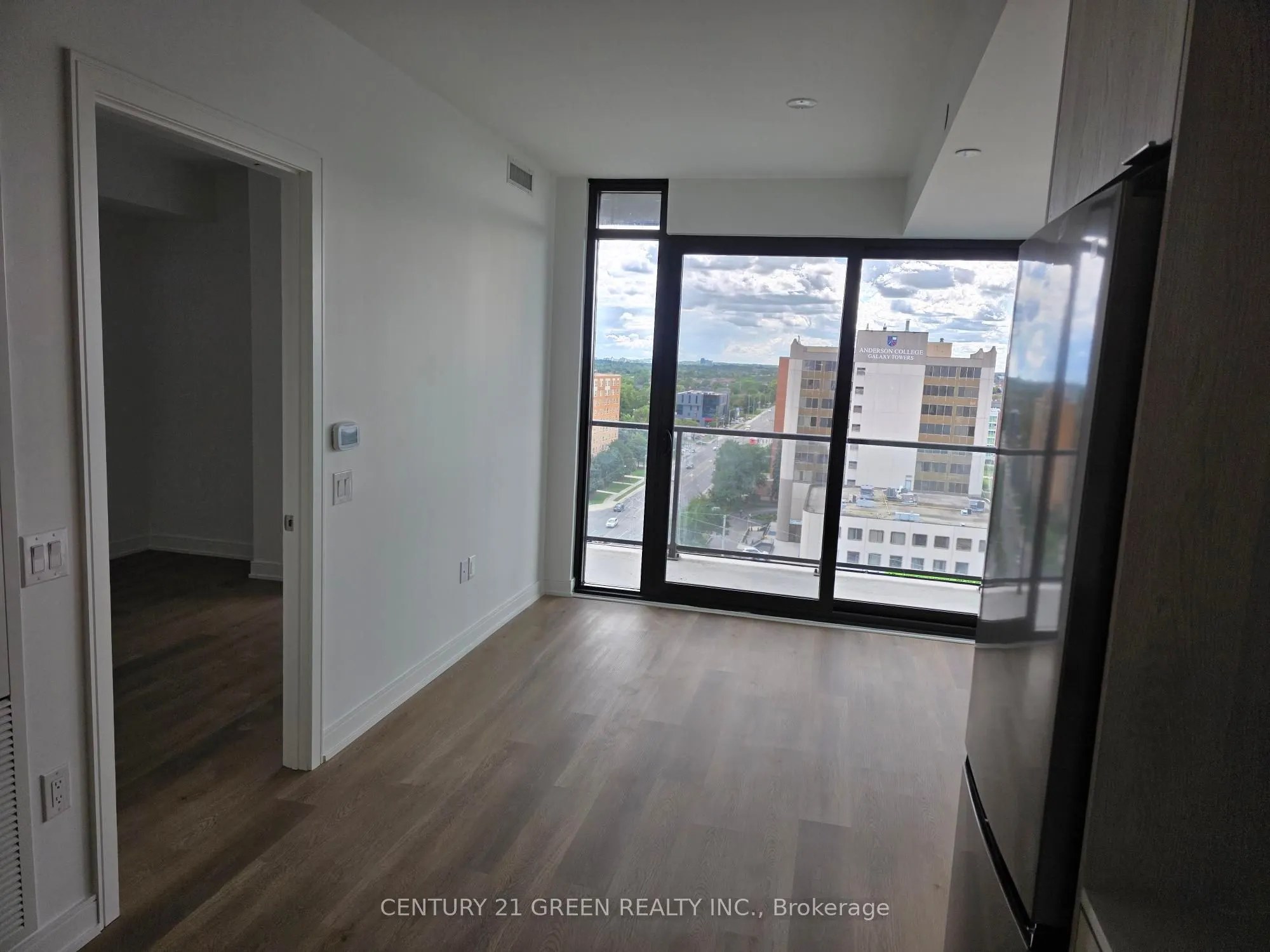 89 Dundas Street W, #1106