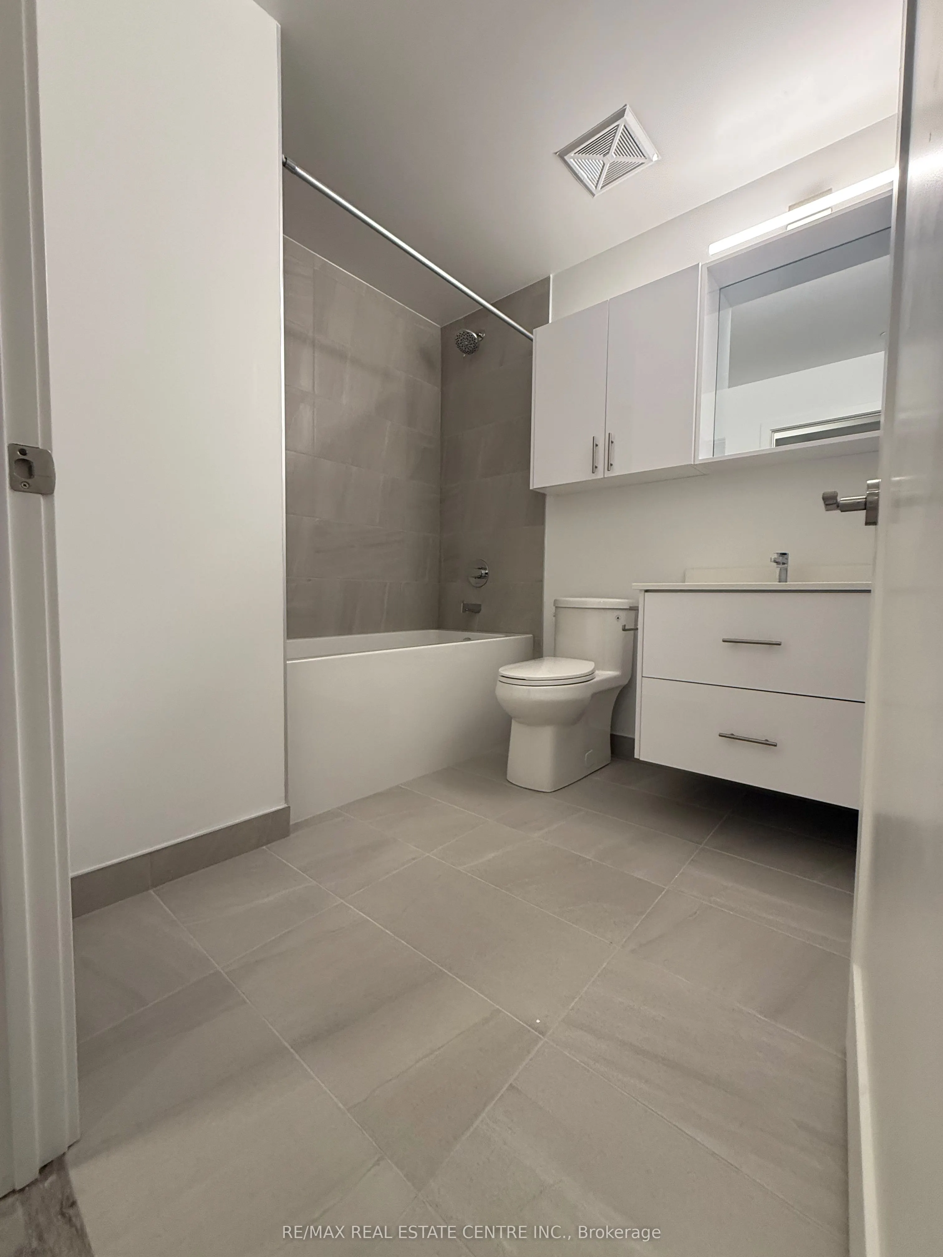 5081 Hurontario Street, #3107