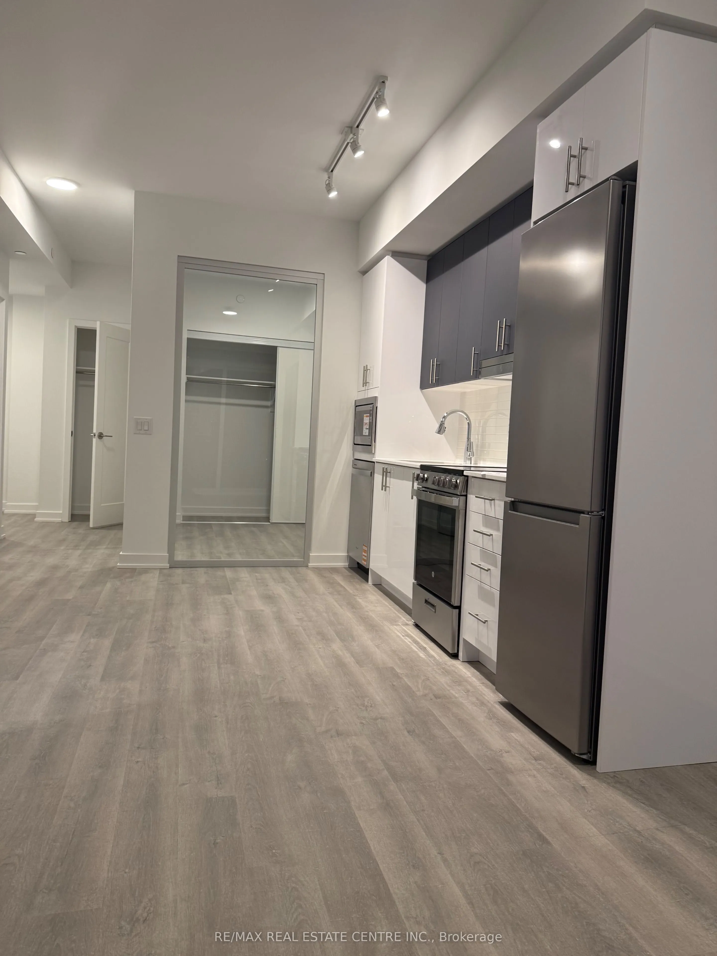 5081 Hurontario Street, #3107