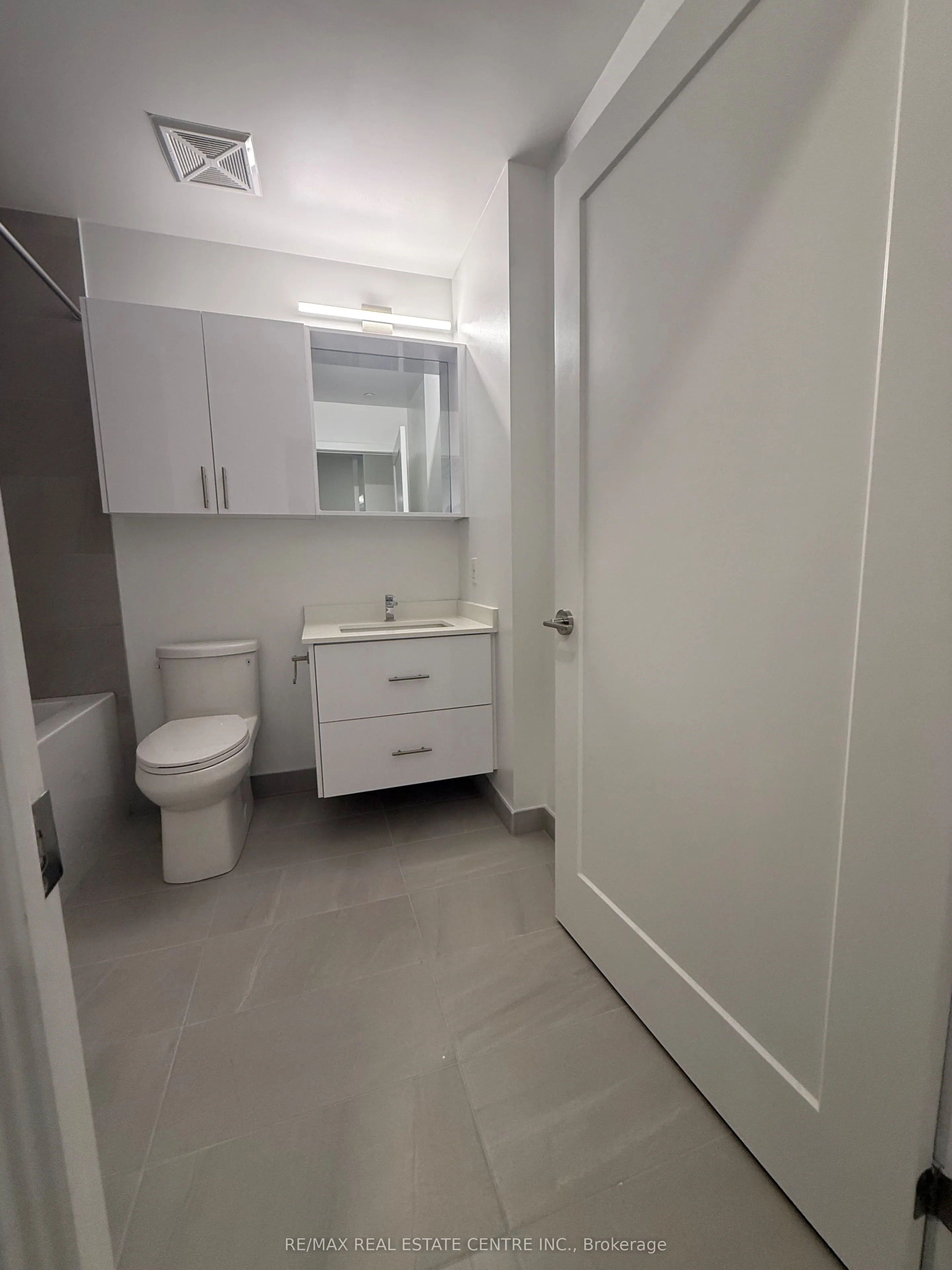 5081 Hurontario Street, #3107