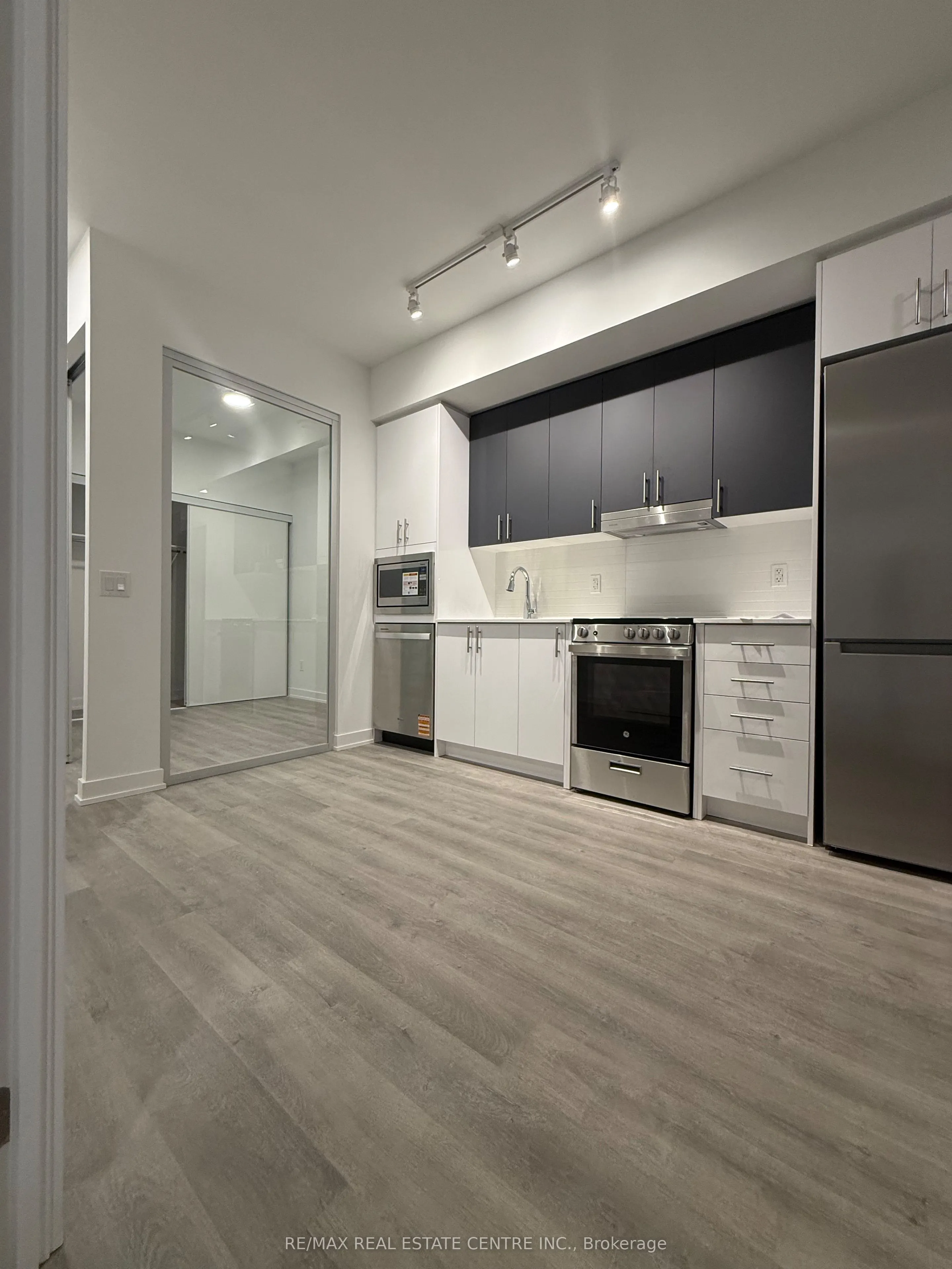 5081 Hurontario Street, #3107