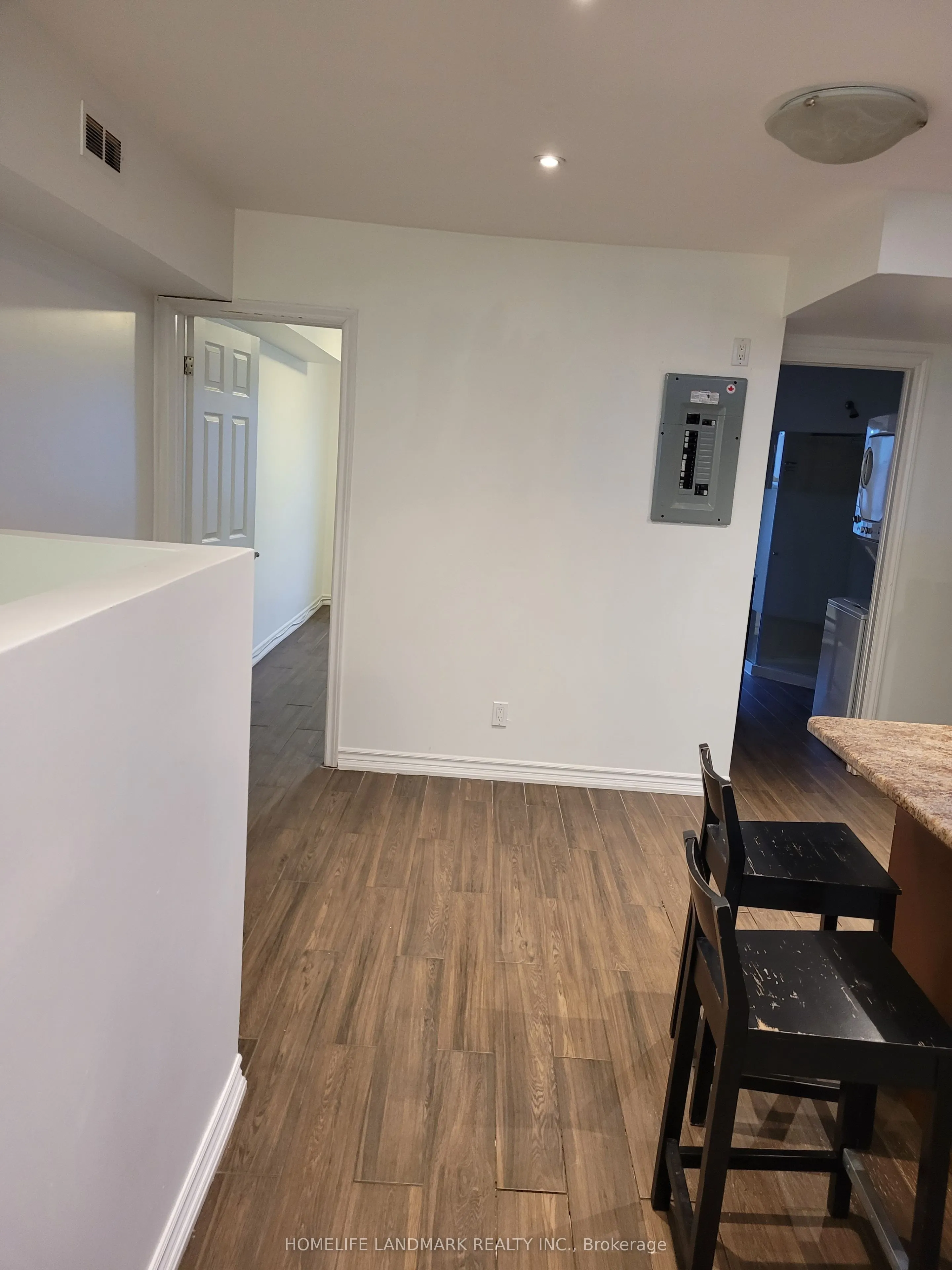20 Roncesvalles Avenue, #2