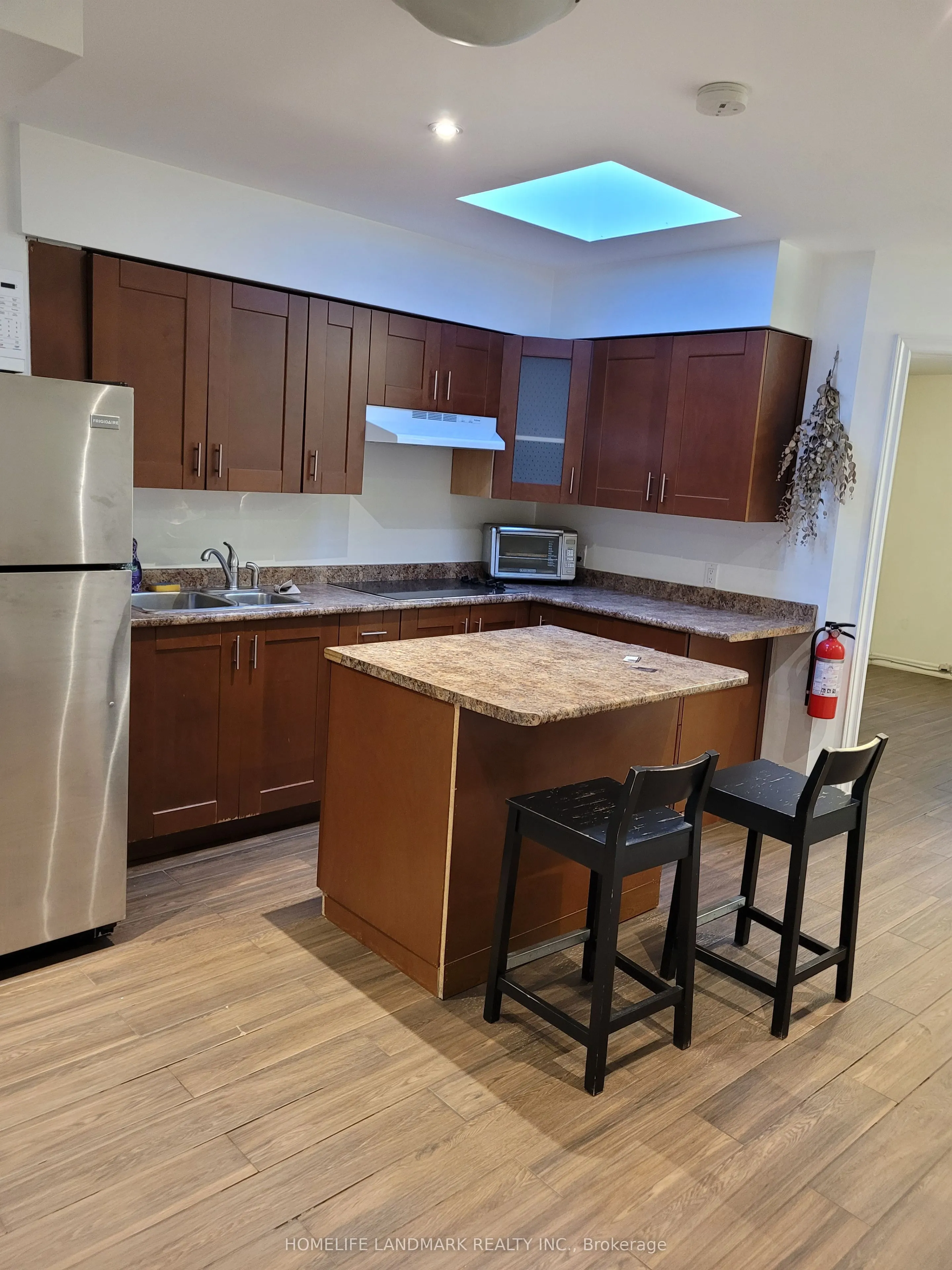 20 Roncesvalles Avenue, #2