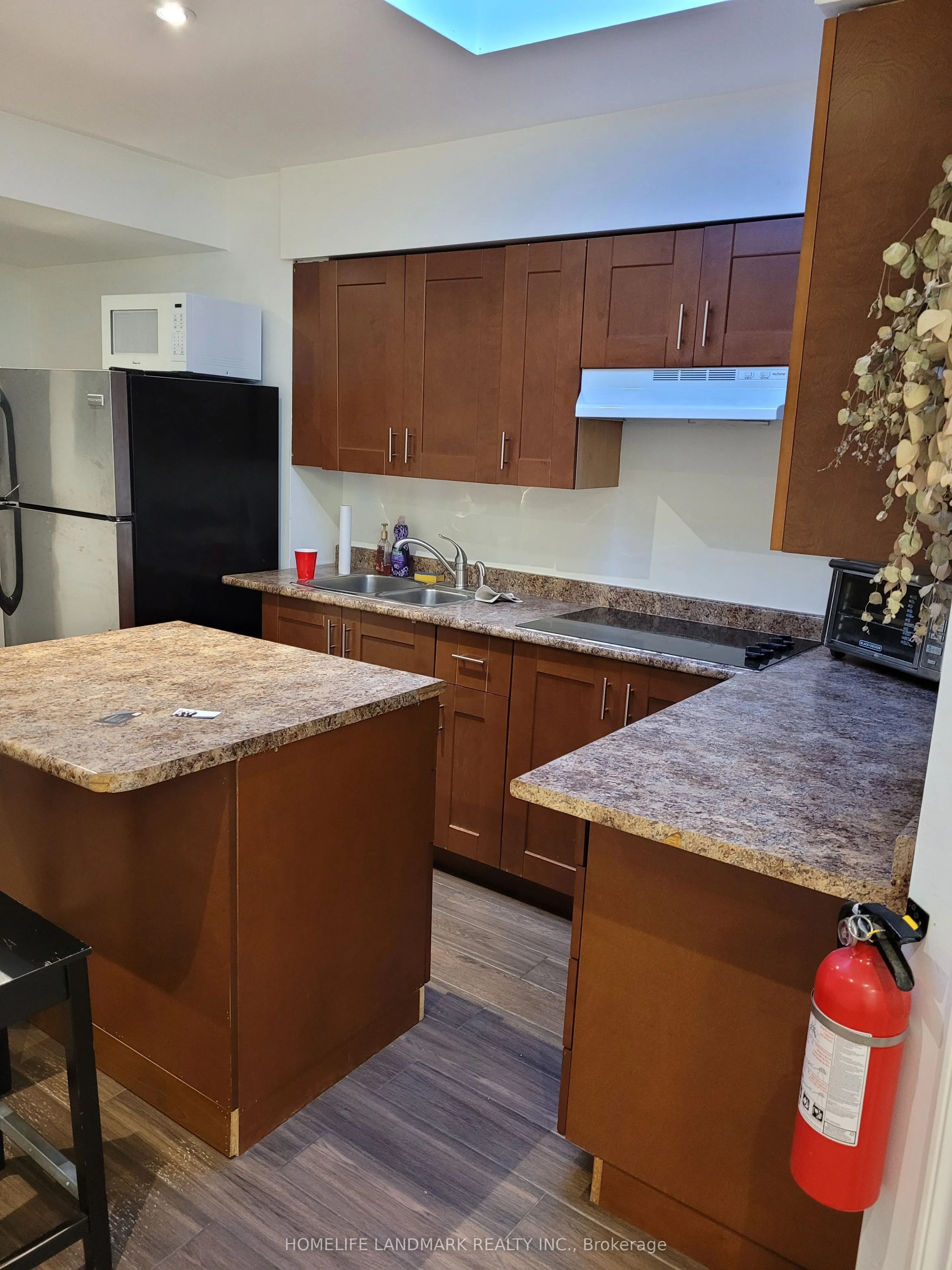 20 Roncesvalles Avenue, #2