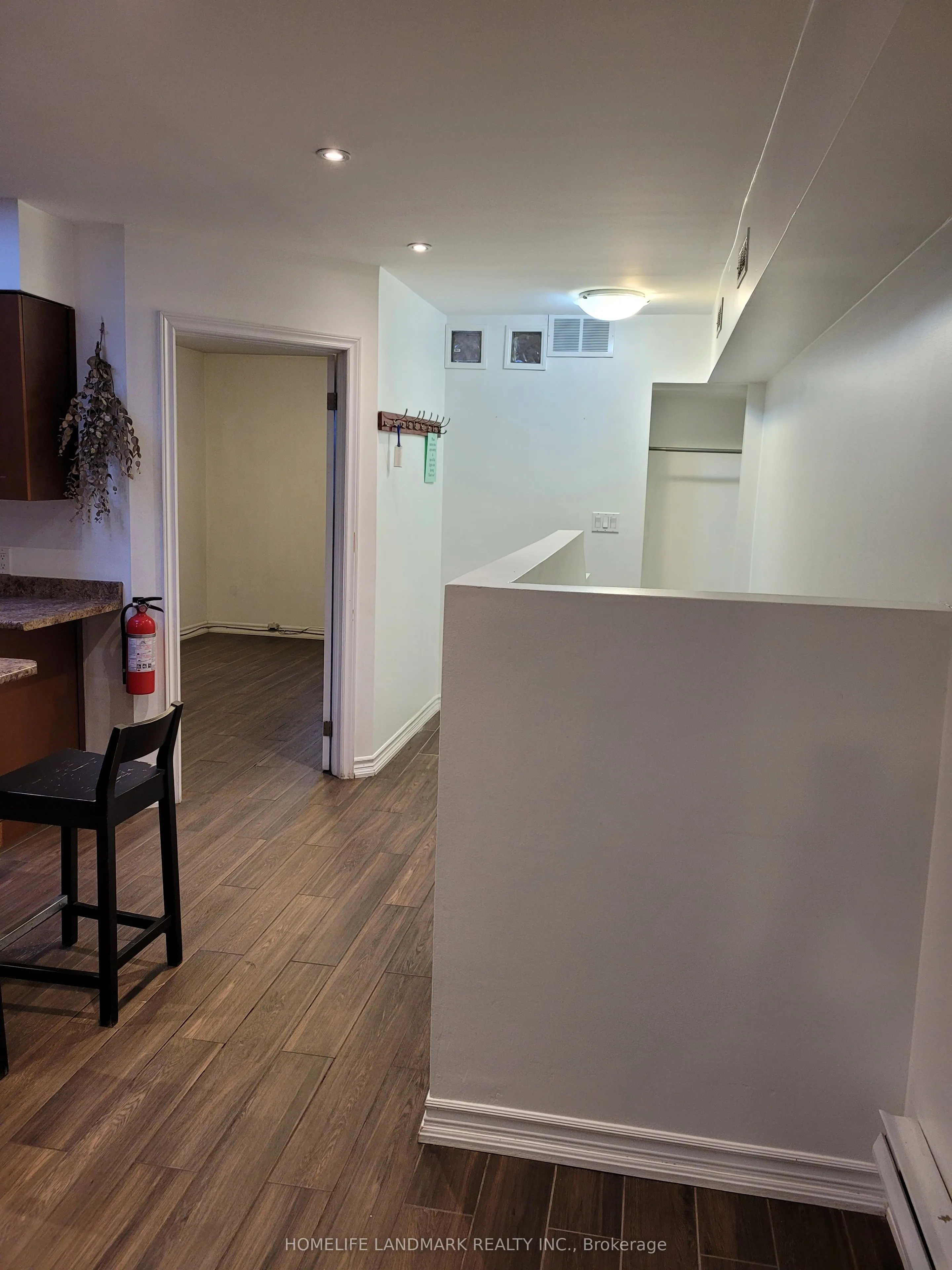 20 Roncesvalles Avenue, #2