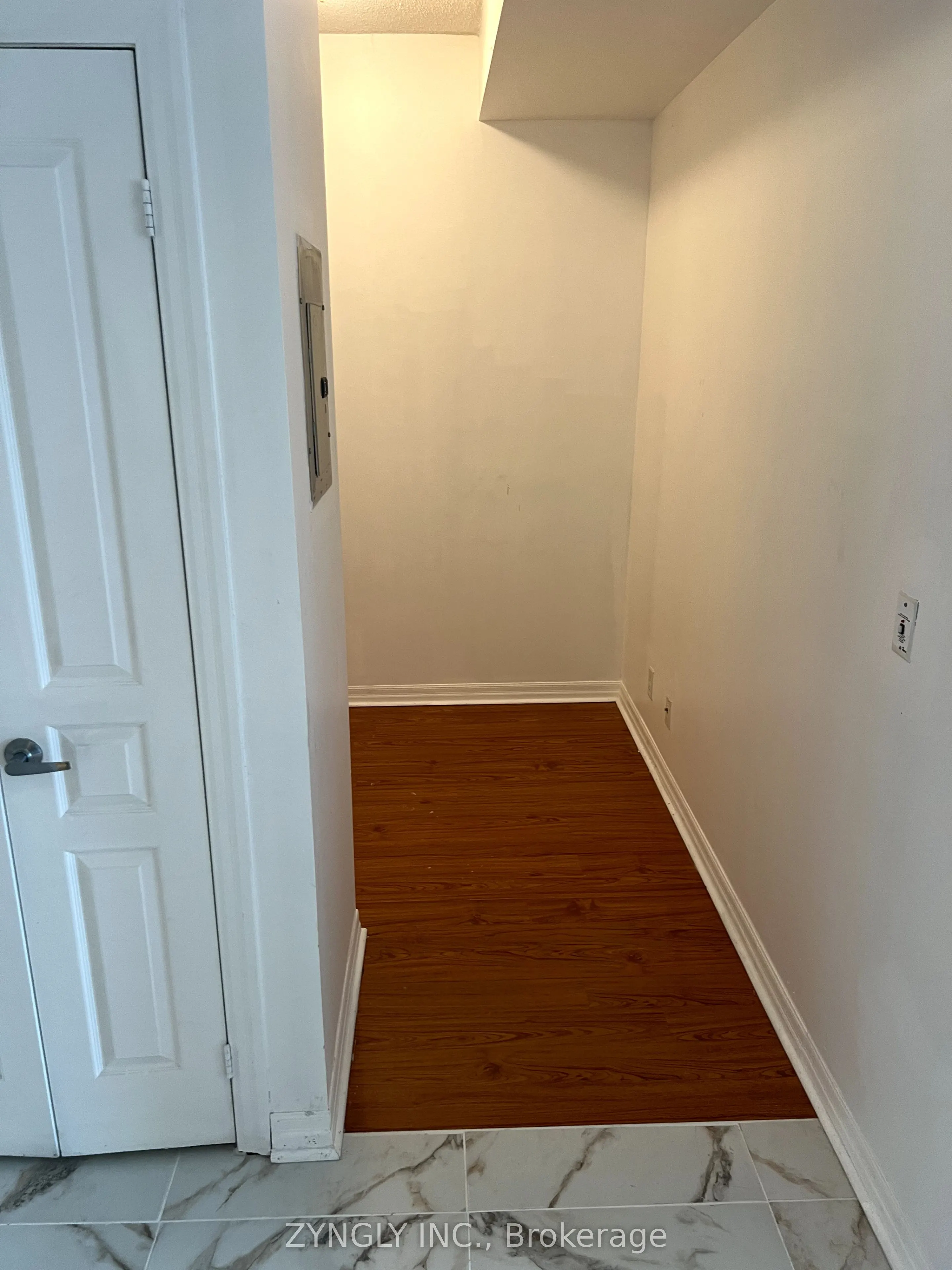 220 Burnhamthorpe Road W, #1203