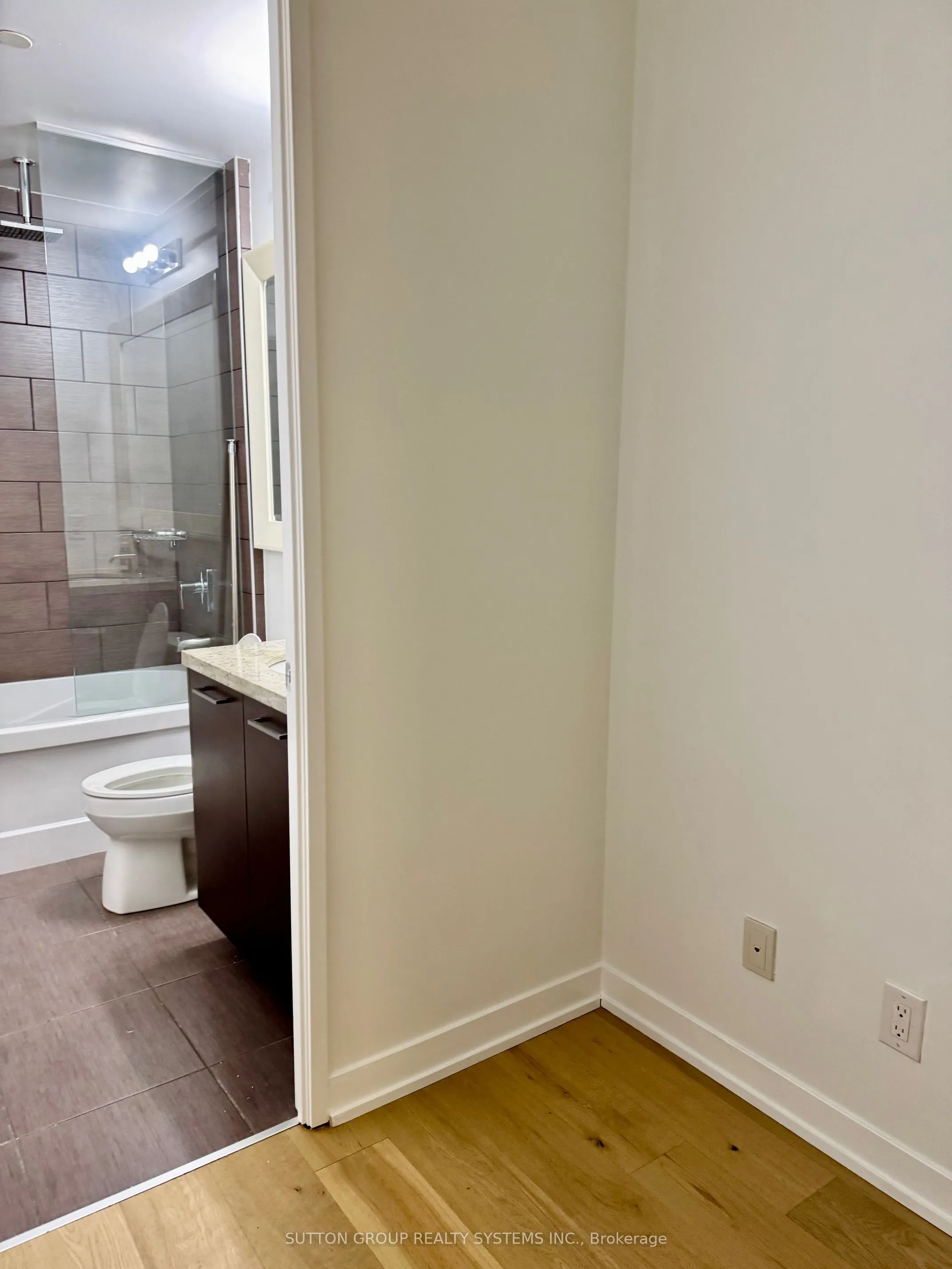 88 Park Lawn Road, #1807