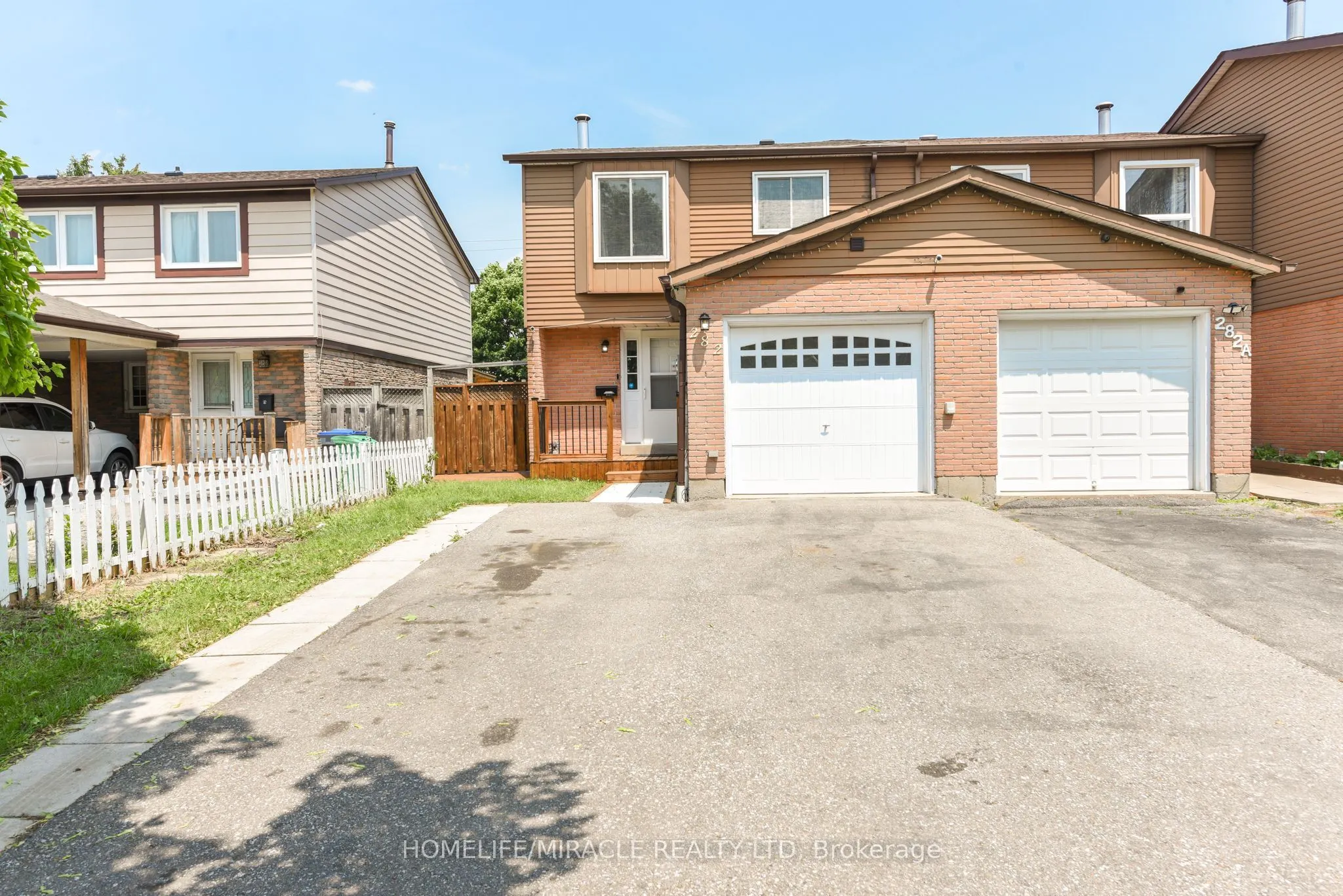 282 Royal Salisbury Way