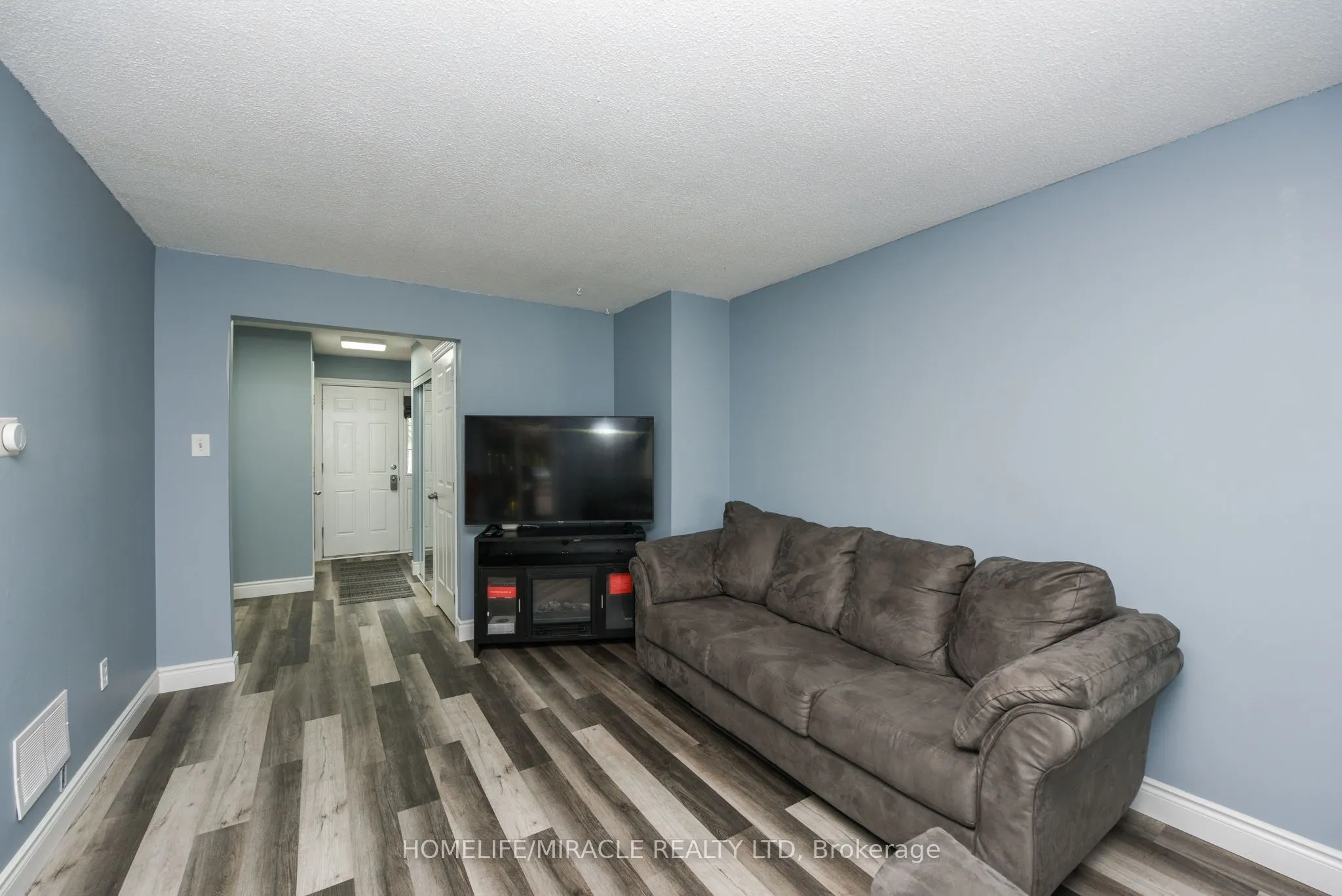 282 Royal Salisbury Way