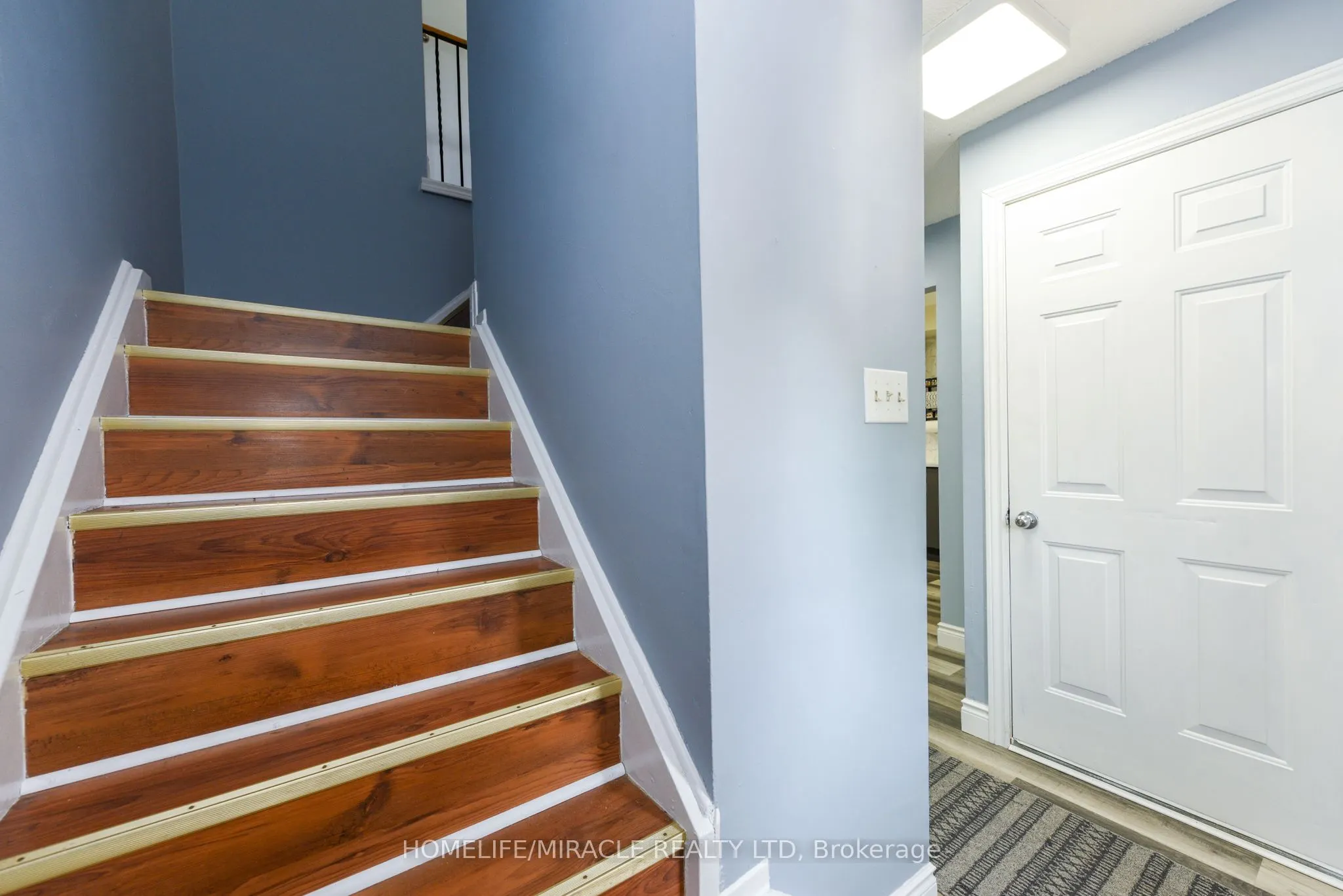 282 Royal Salisbury Way