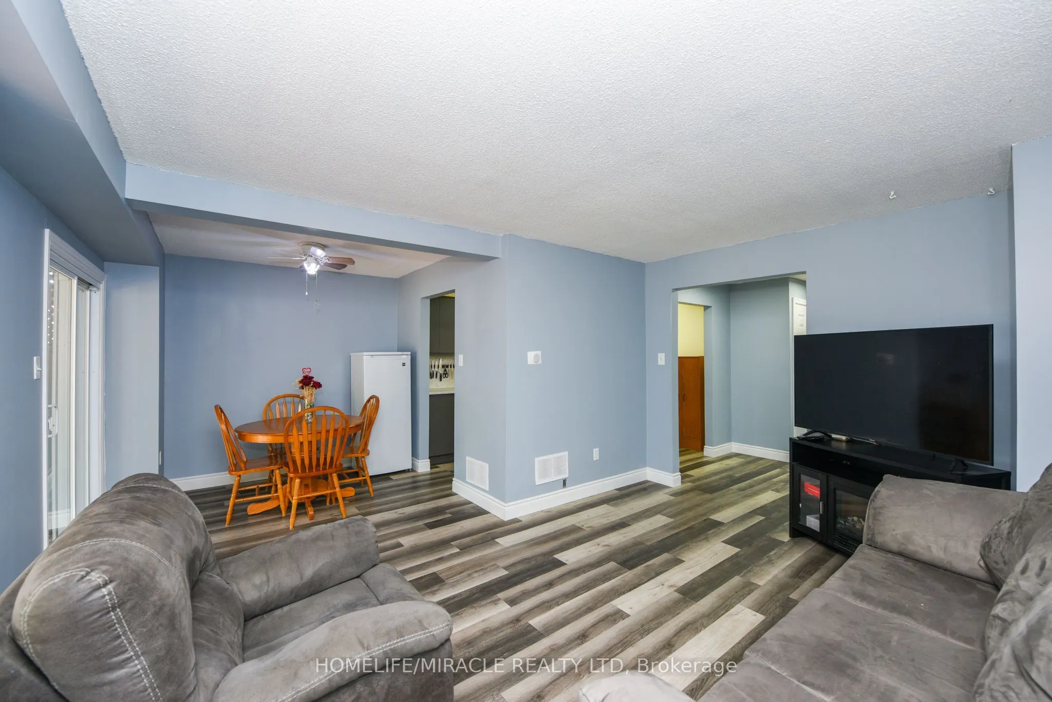 282 Royal Salisbury Way