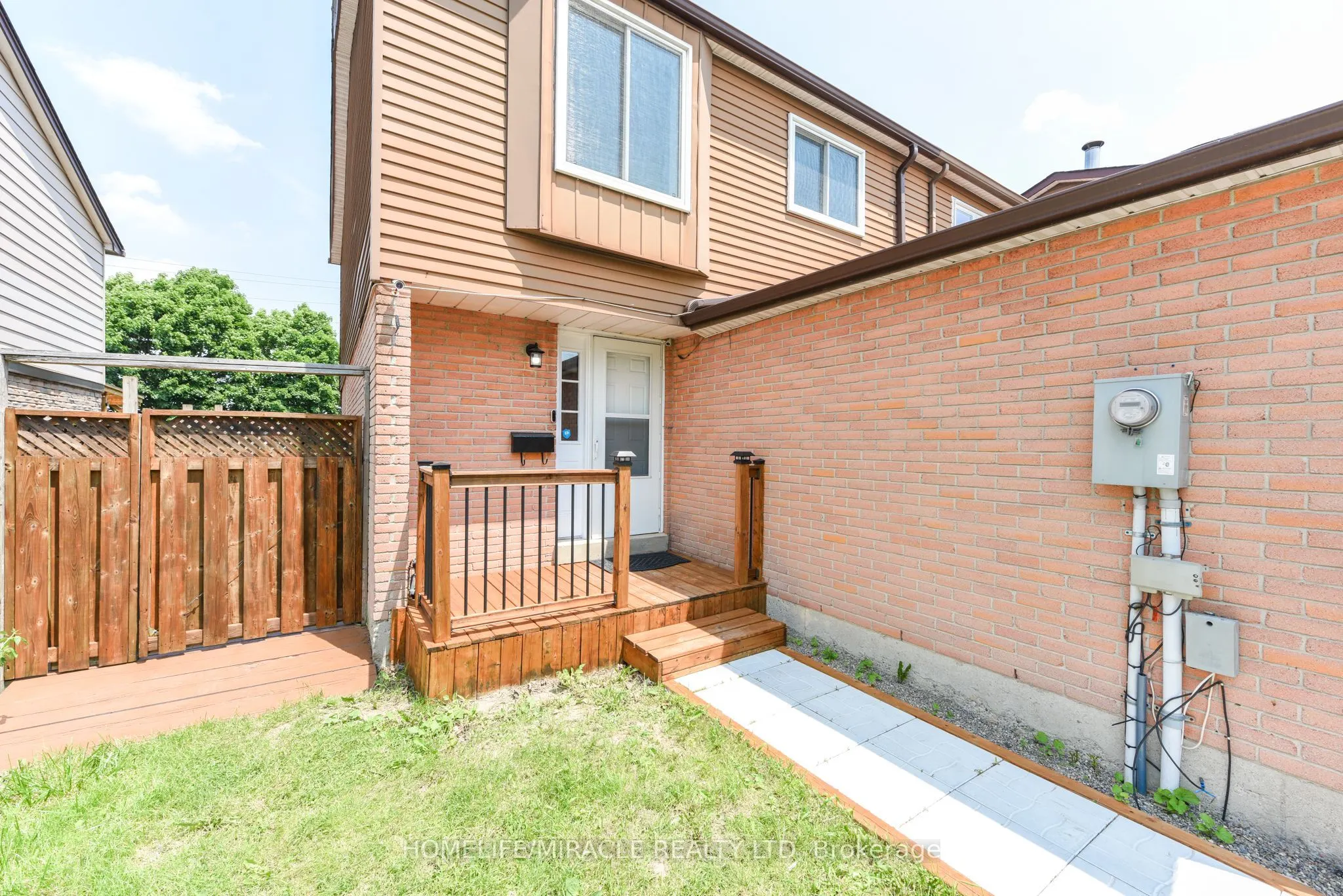 282 Royal Salisbury Way