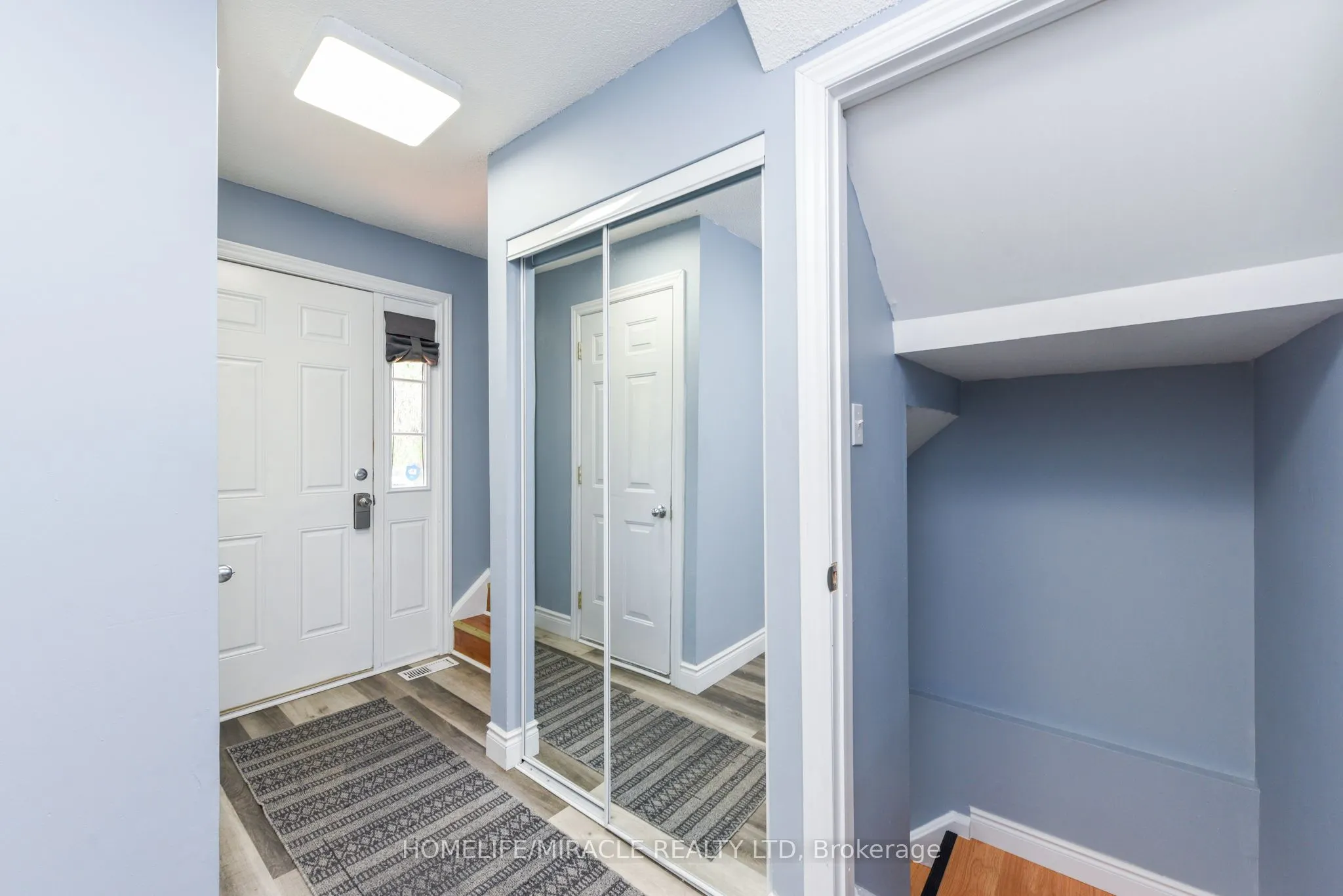 282 Royal Salisbury Way