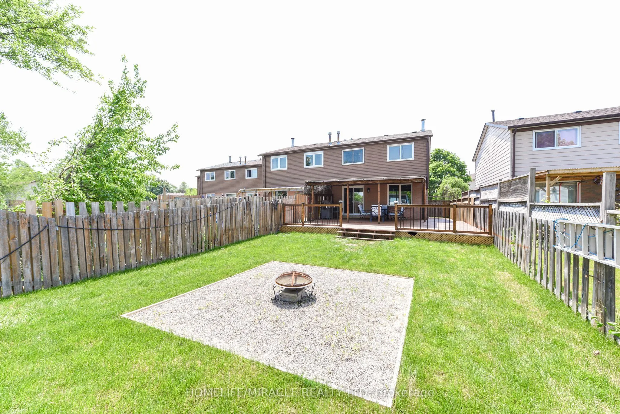 282 Royal Salisbury Way