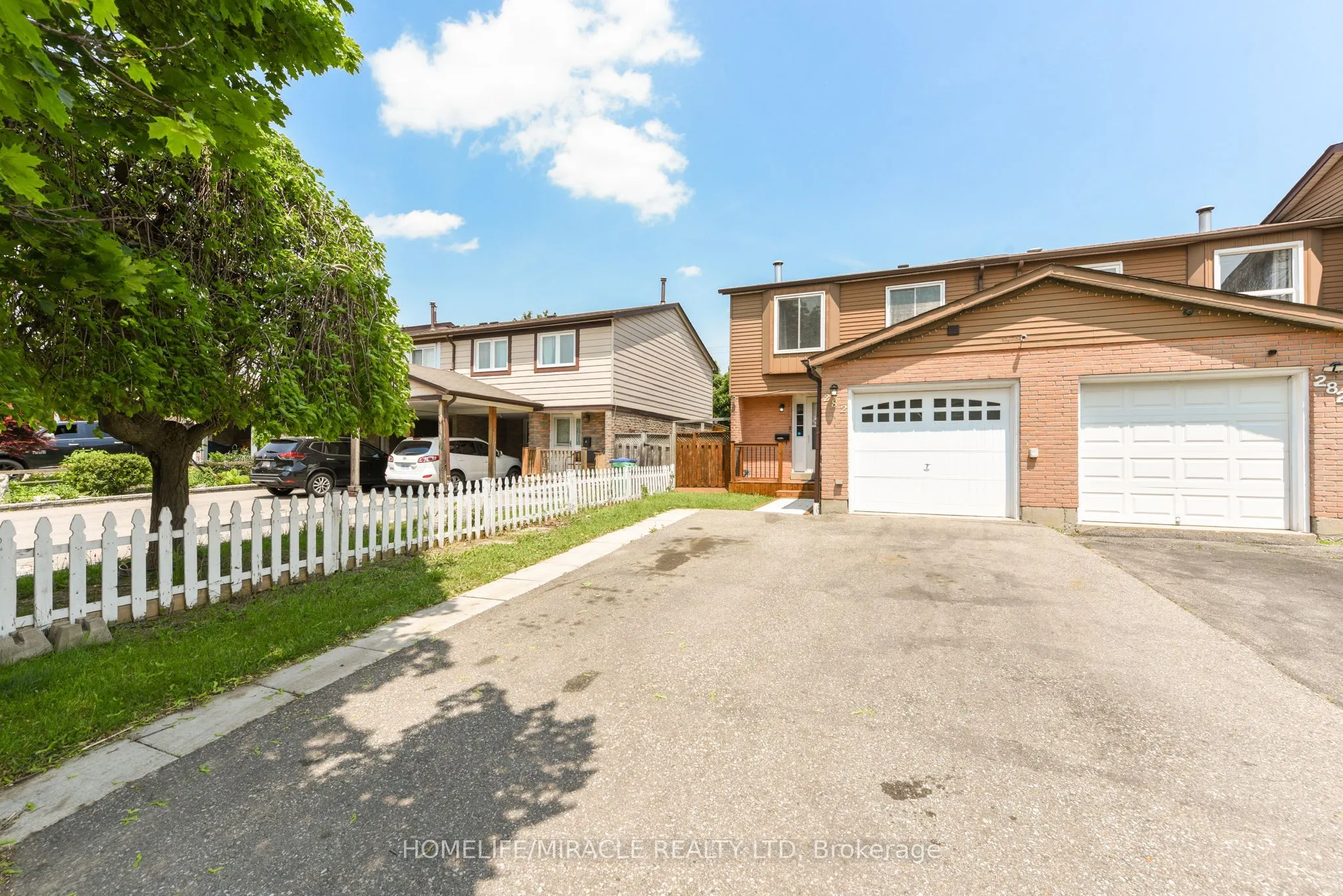 282 Royal Salisbury Way