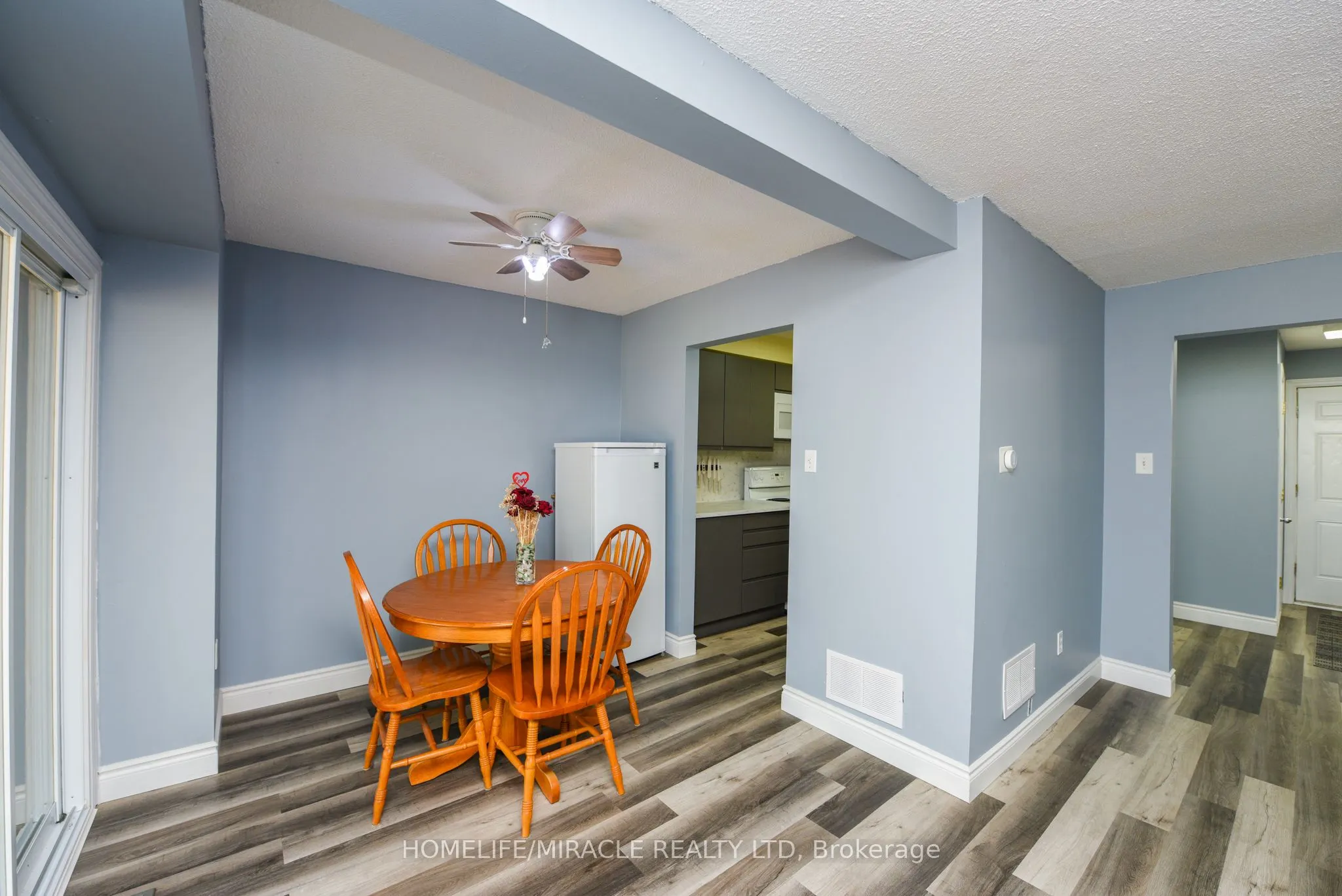 282 Royal Salisbury Way