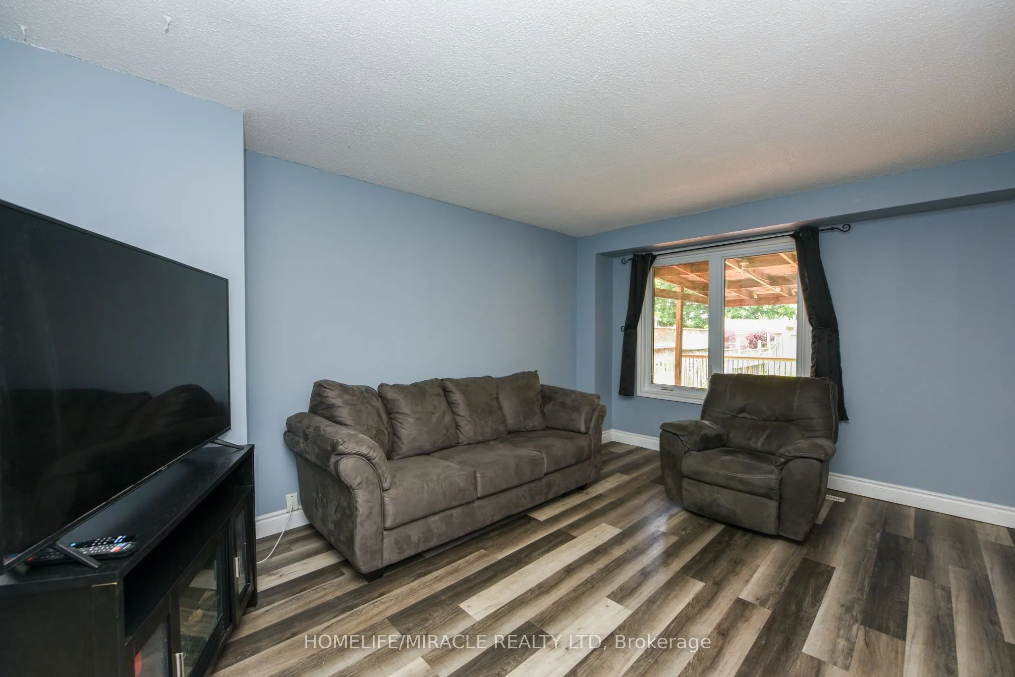 282 Royal Salisbury Way