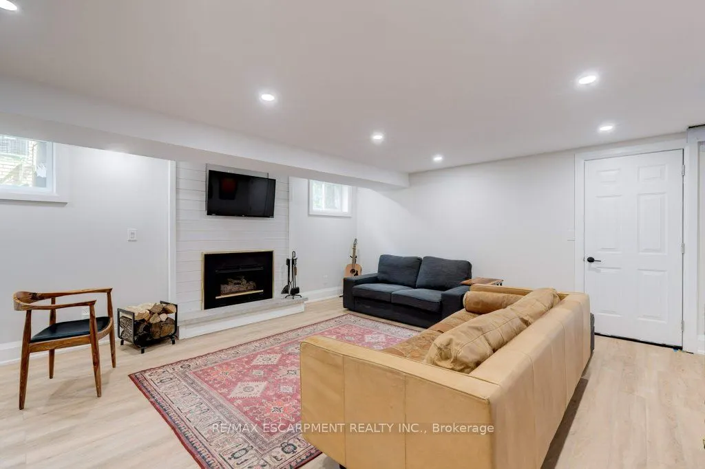 364 East Side Crescent