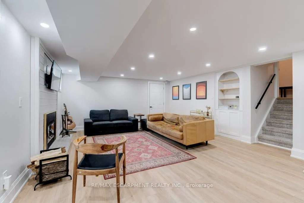 364 East Side Crescent