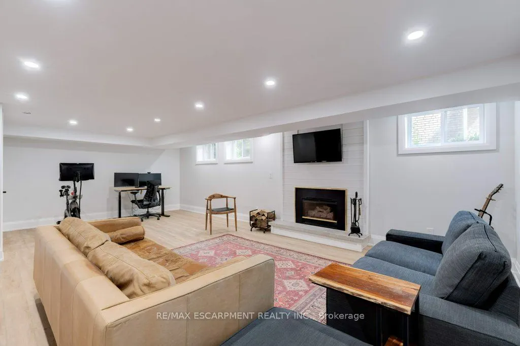 364 East Side Crescent