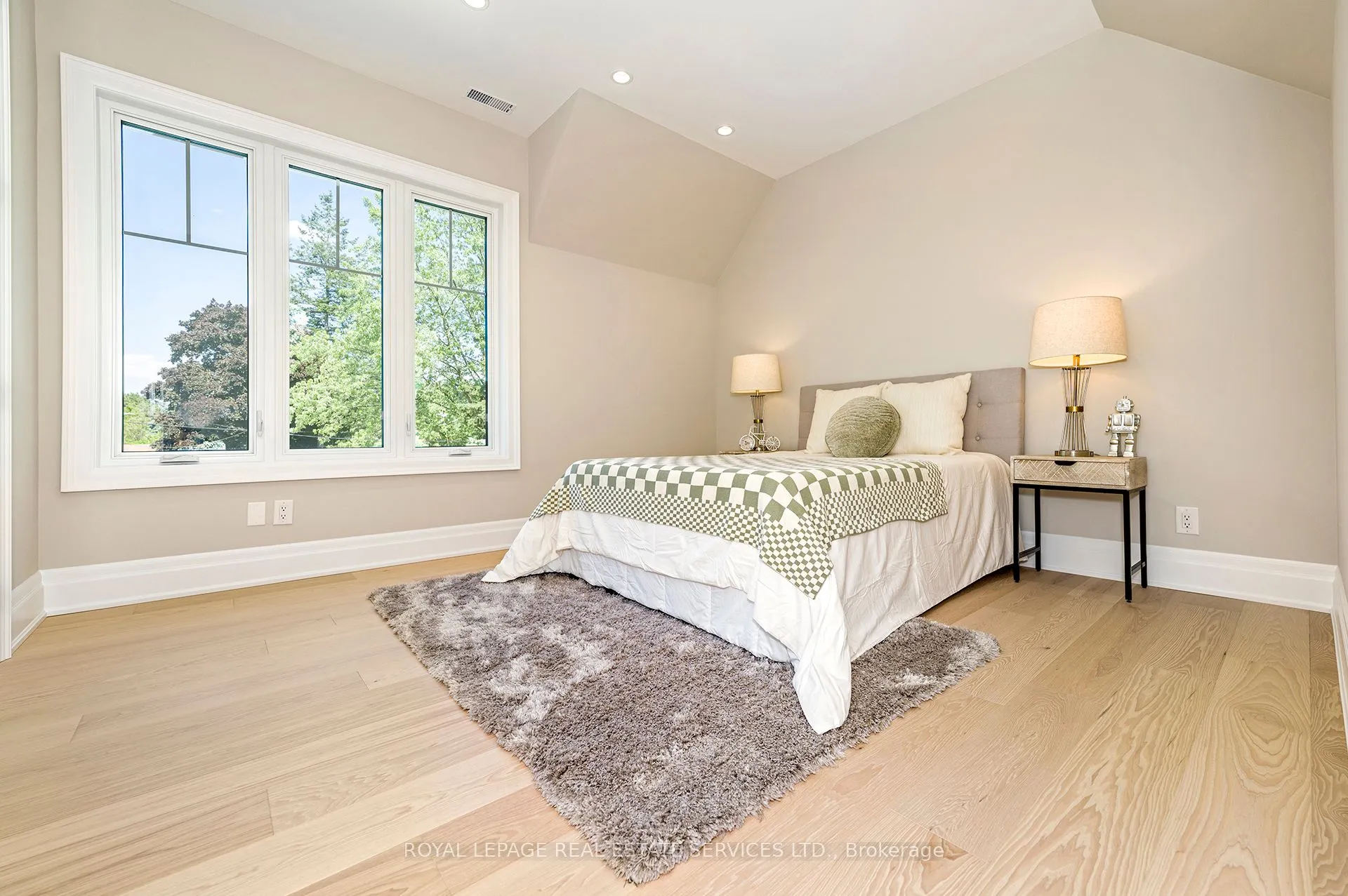 1618 Dogwood Trail