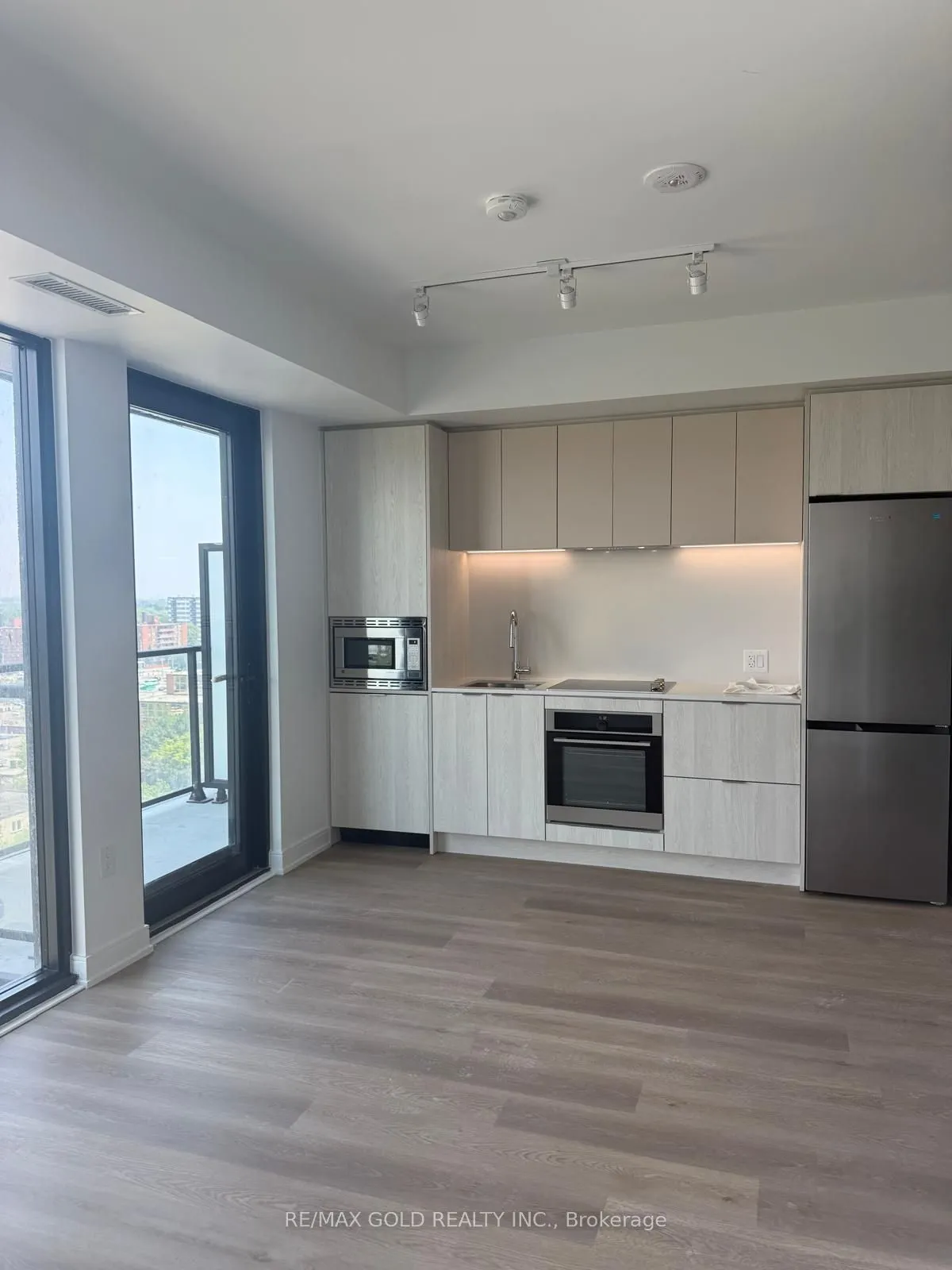 89 Dundas Street W, #1001