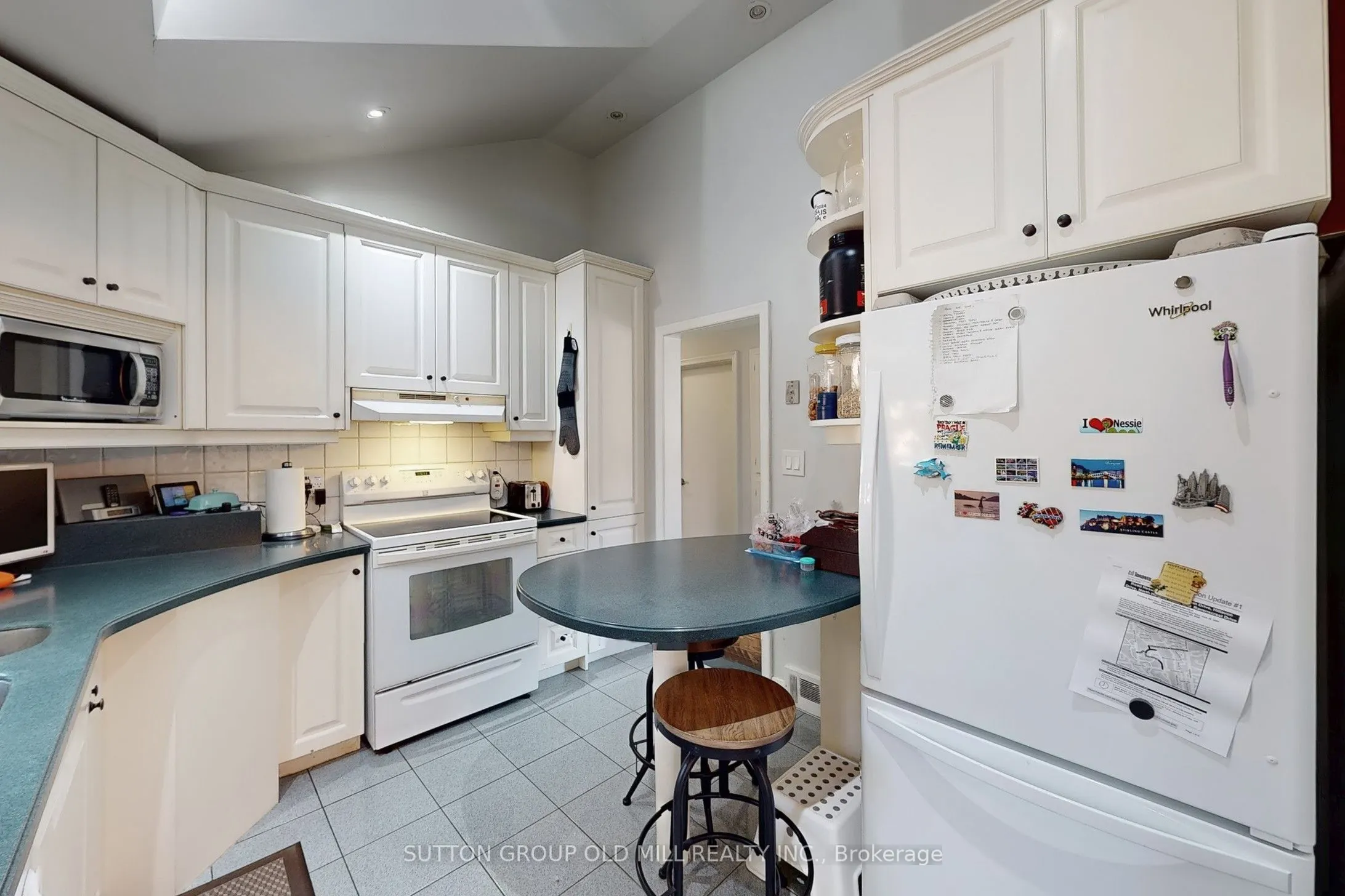 1 Ravenscrest Drive