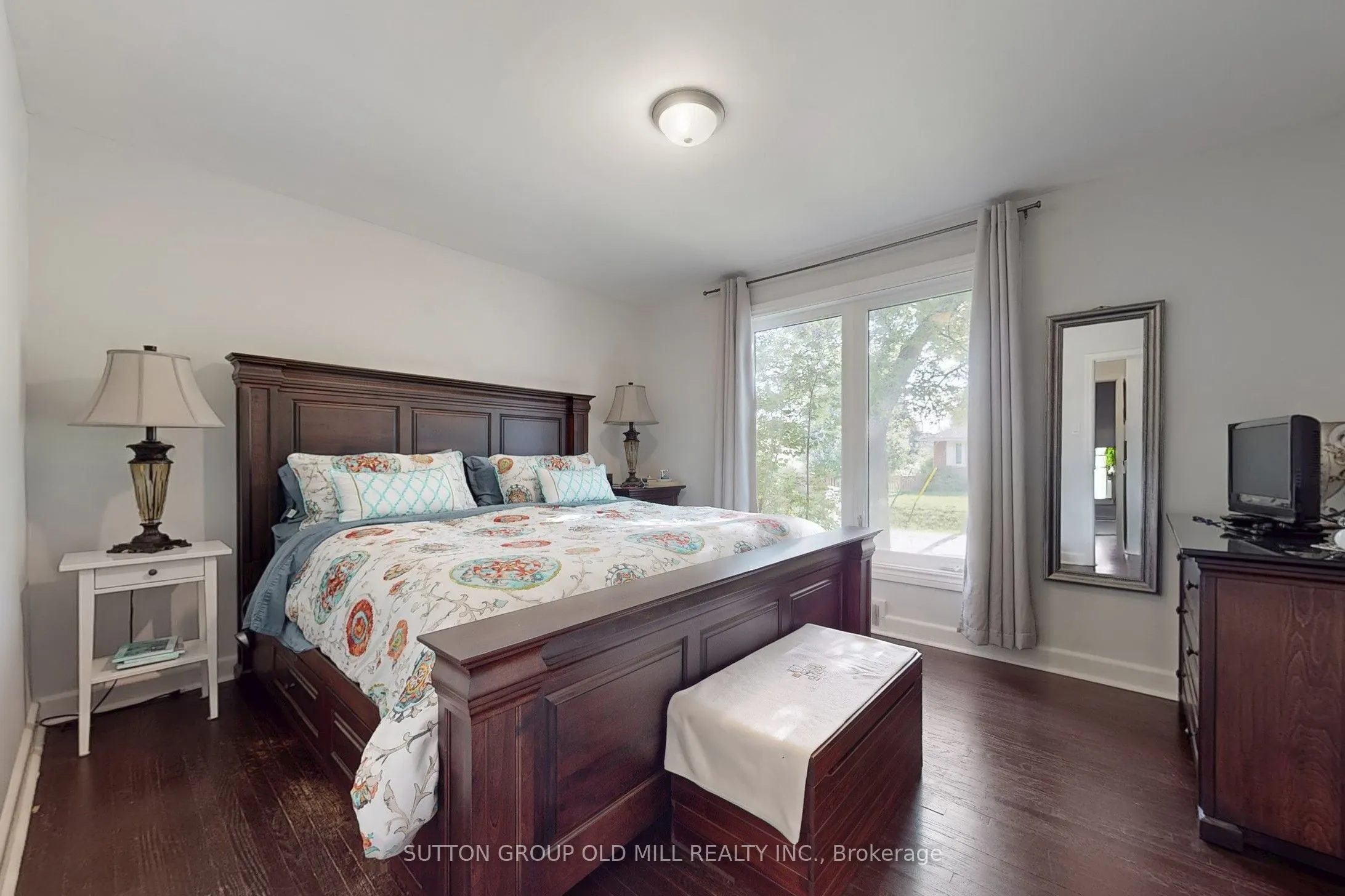 1 Ravenscrest Drive