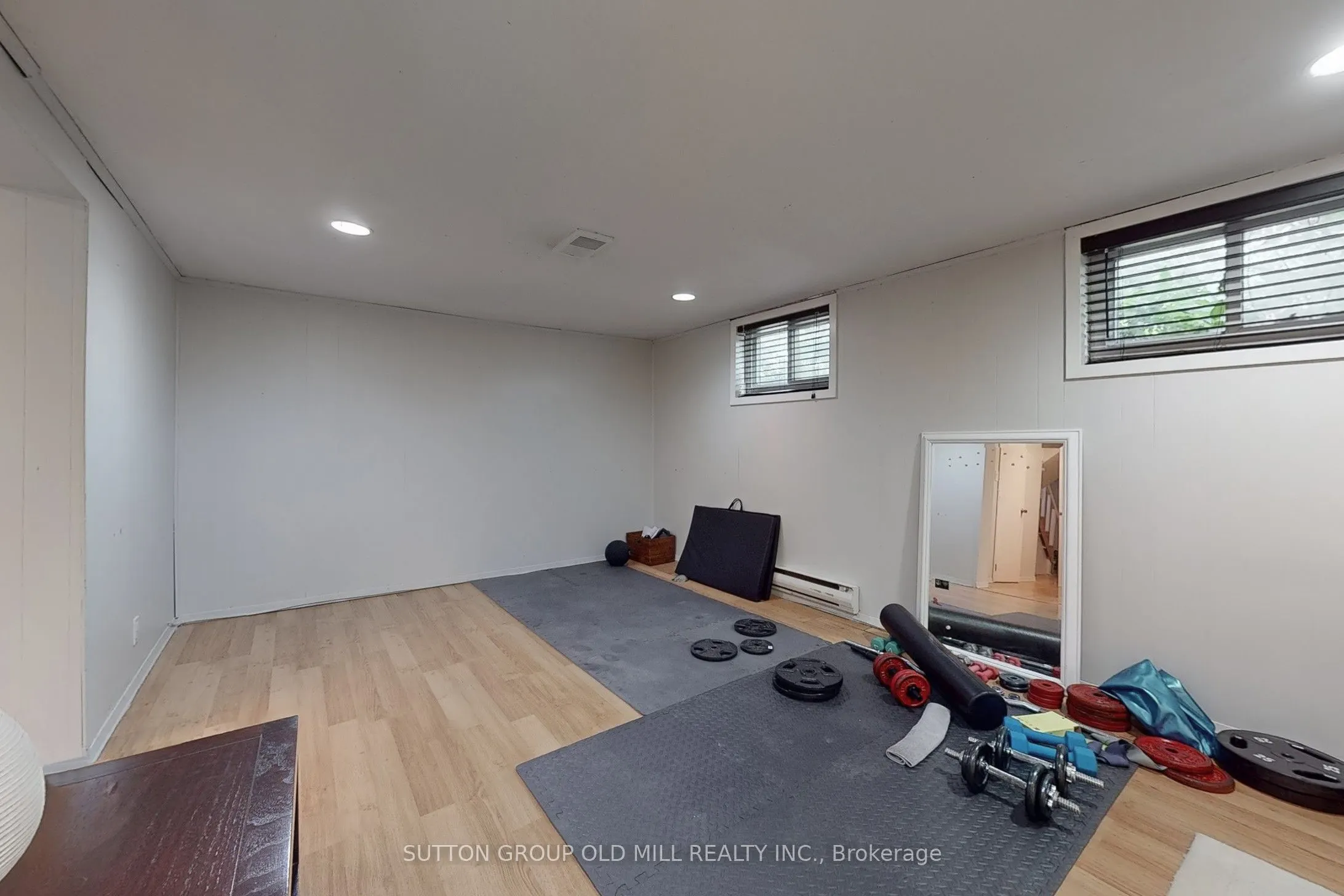 1 Ravenscrest Drive