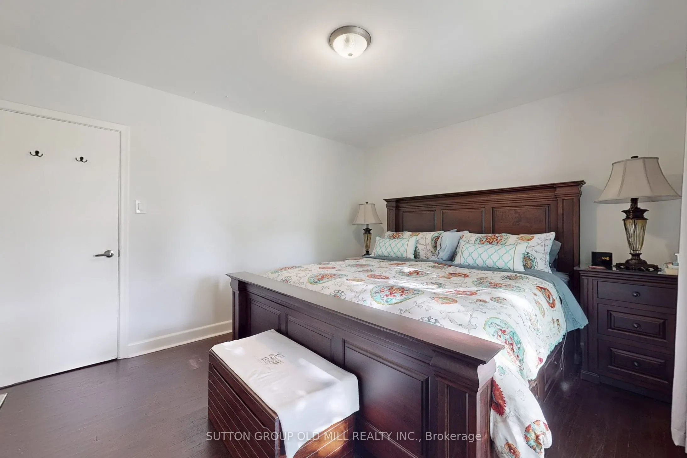 1 Ravenscrest Drive