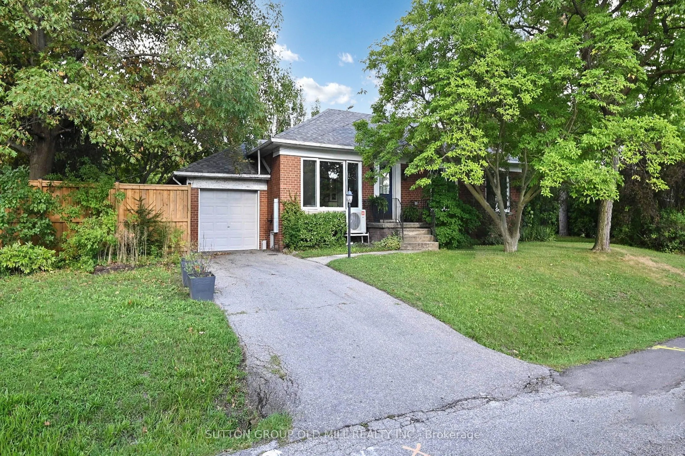 1 Ravenscrest Drive