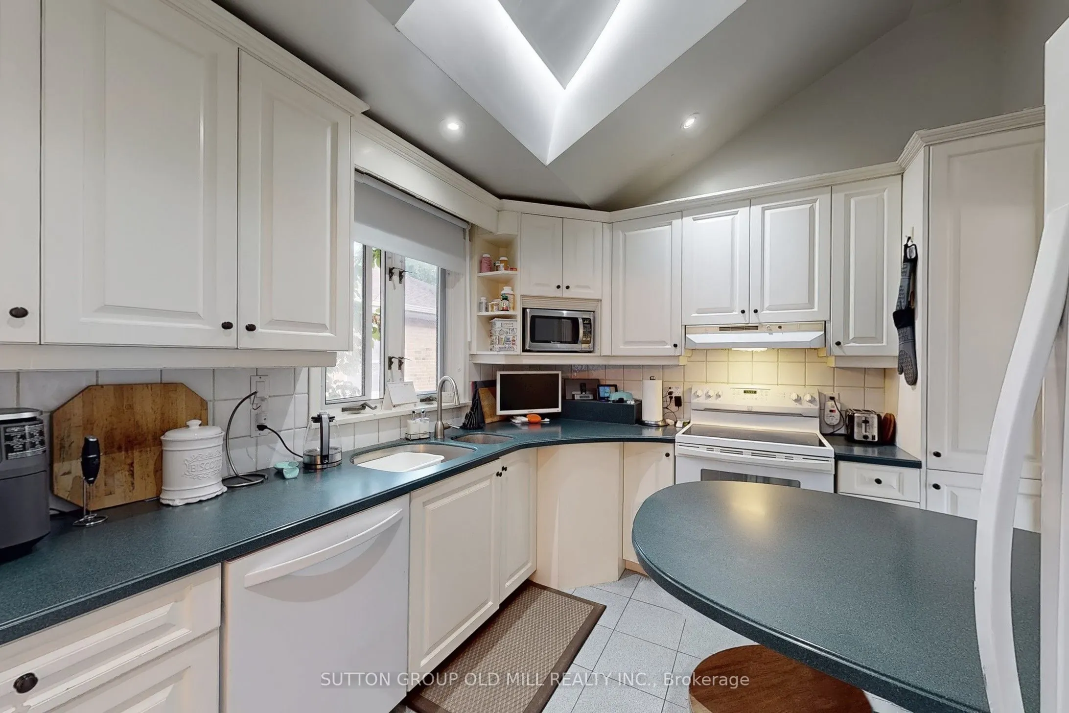 1 Ravenscrest Drive