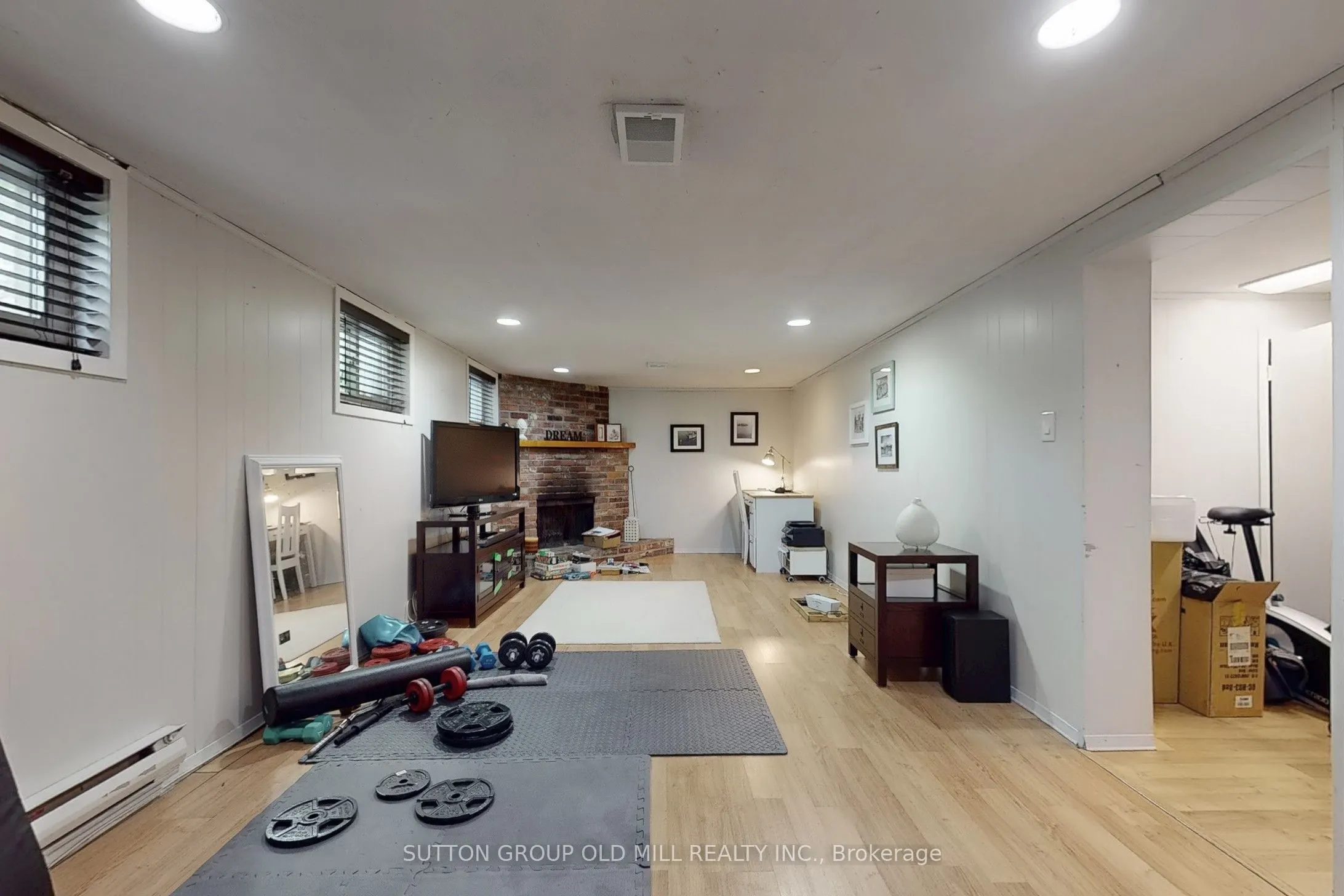 1 Ravenscrest Drive