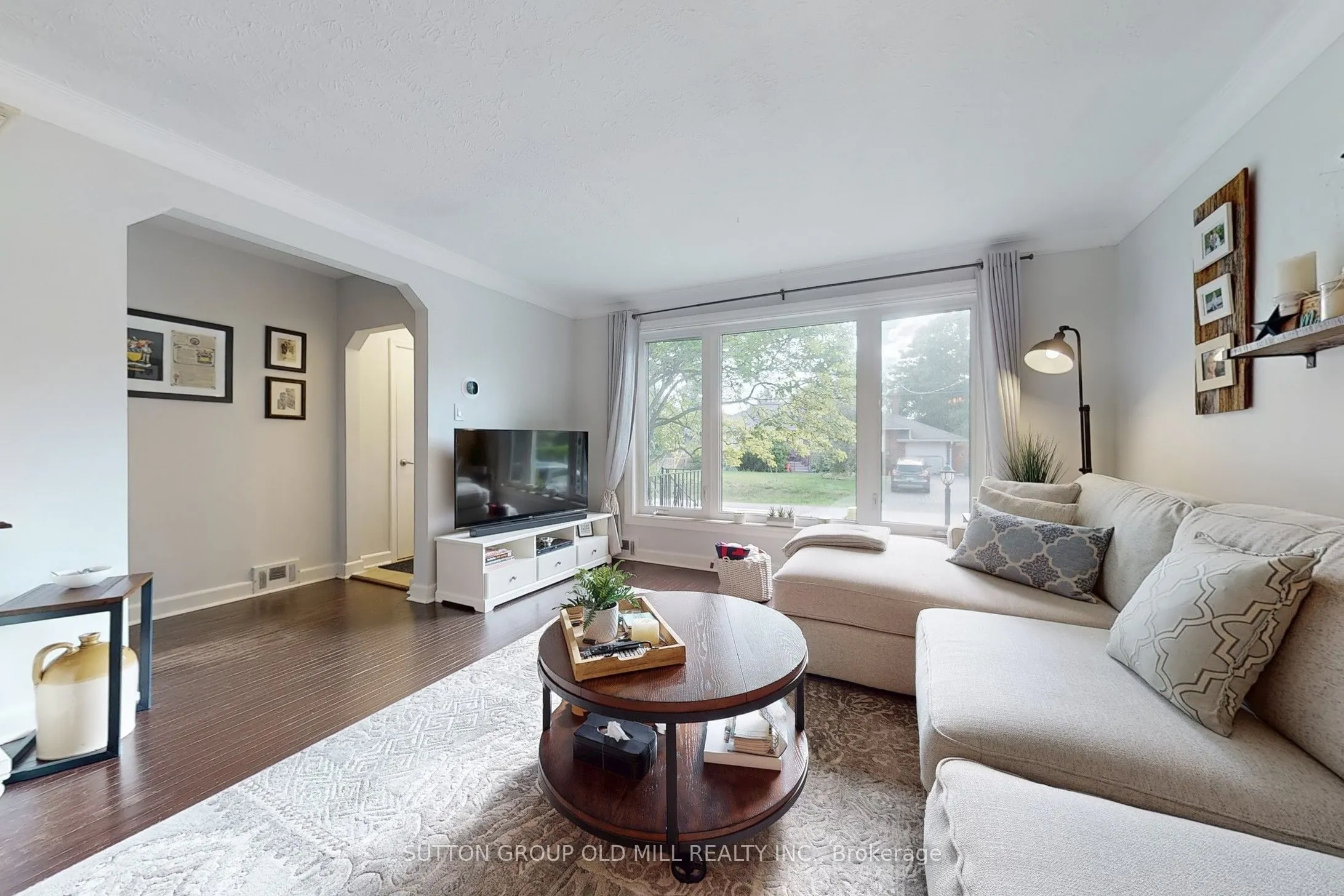 1 Ravenscrest Drive