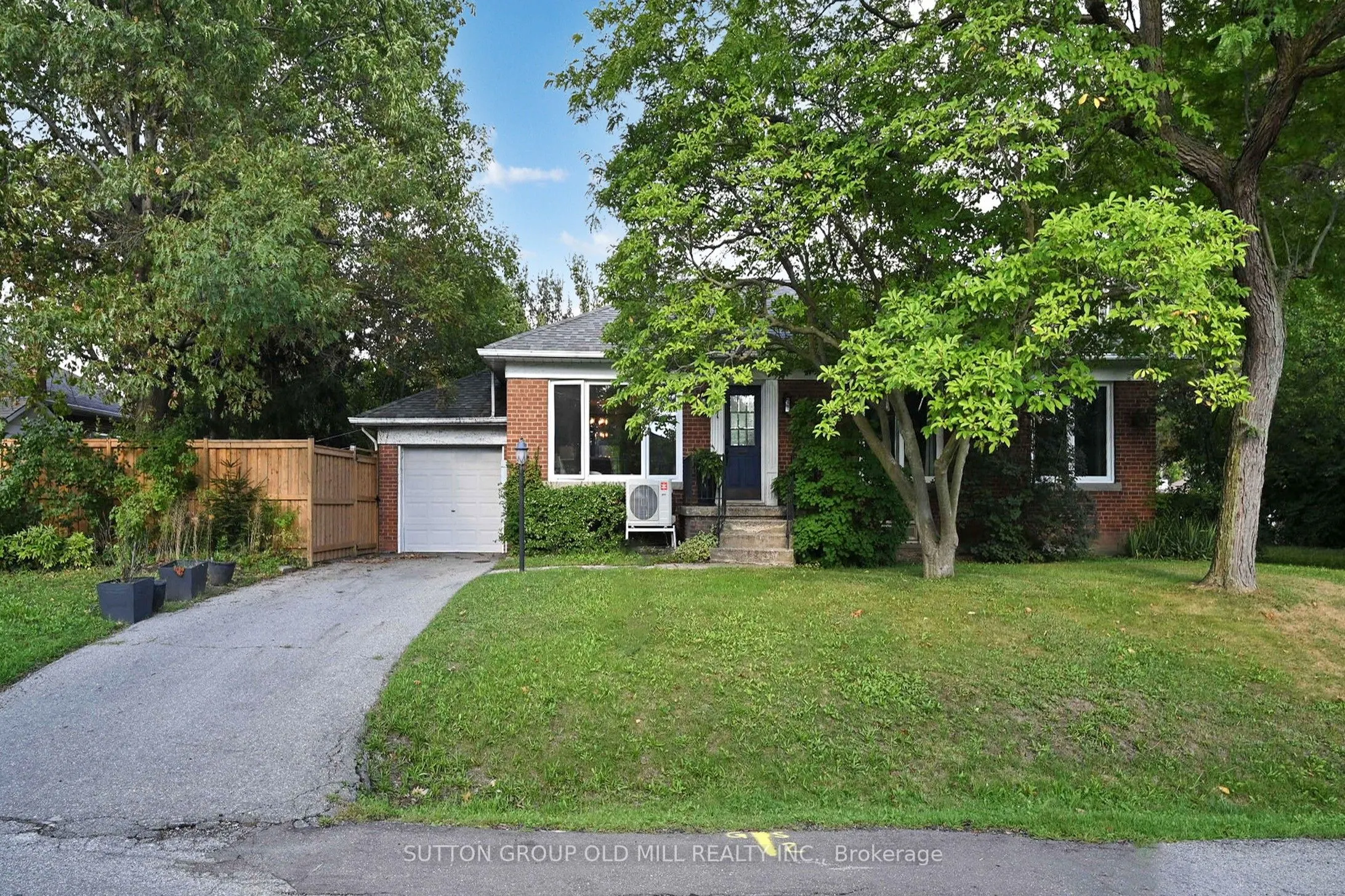 1 Ravenscrest Drive