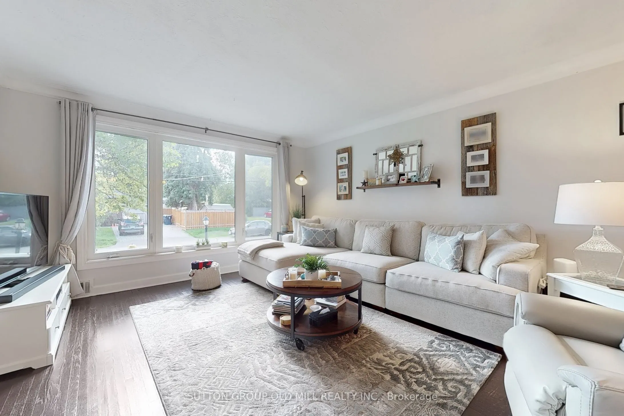 1 Ravenscrest Drive