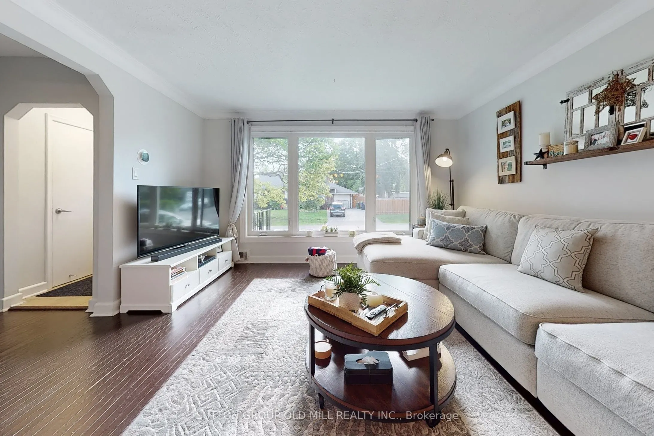 1 Ravenscrest Drive