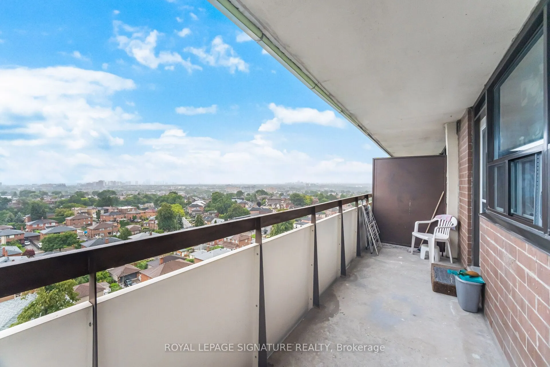 541 Blackthorn Avenue, #1110
