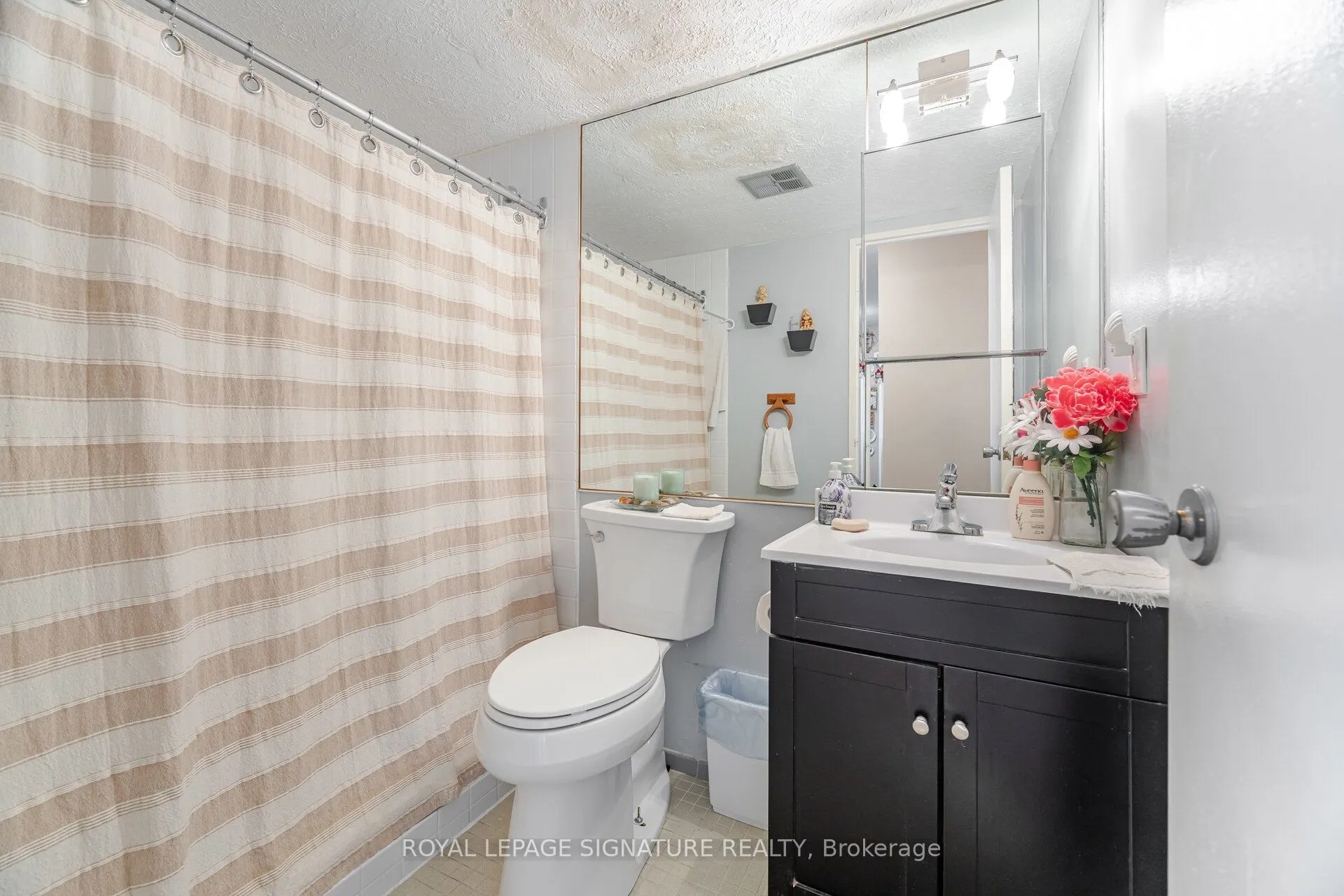 541 Blackthorn Avenue, #1110