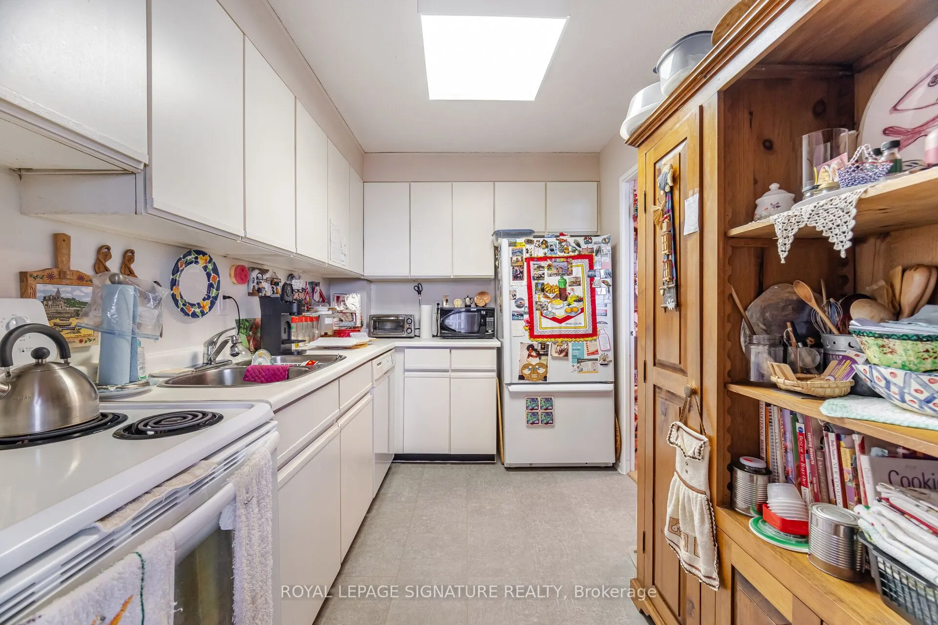 541 Blackthorn Avenue, #1110