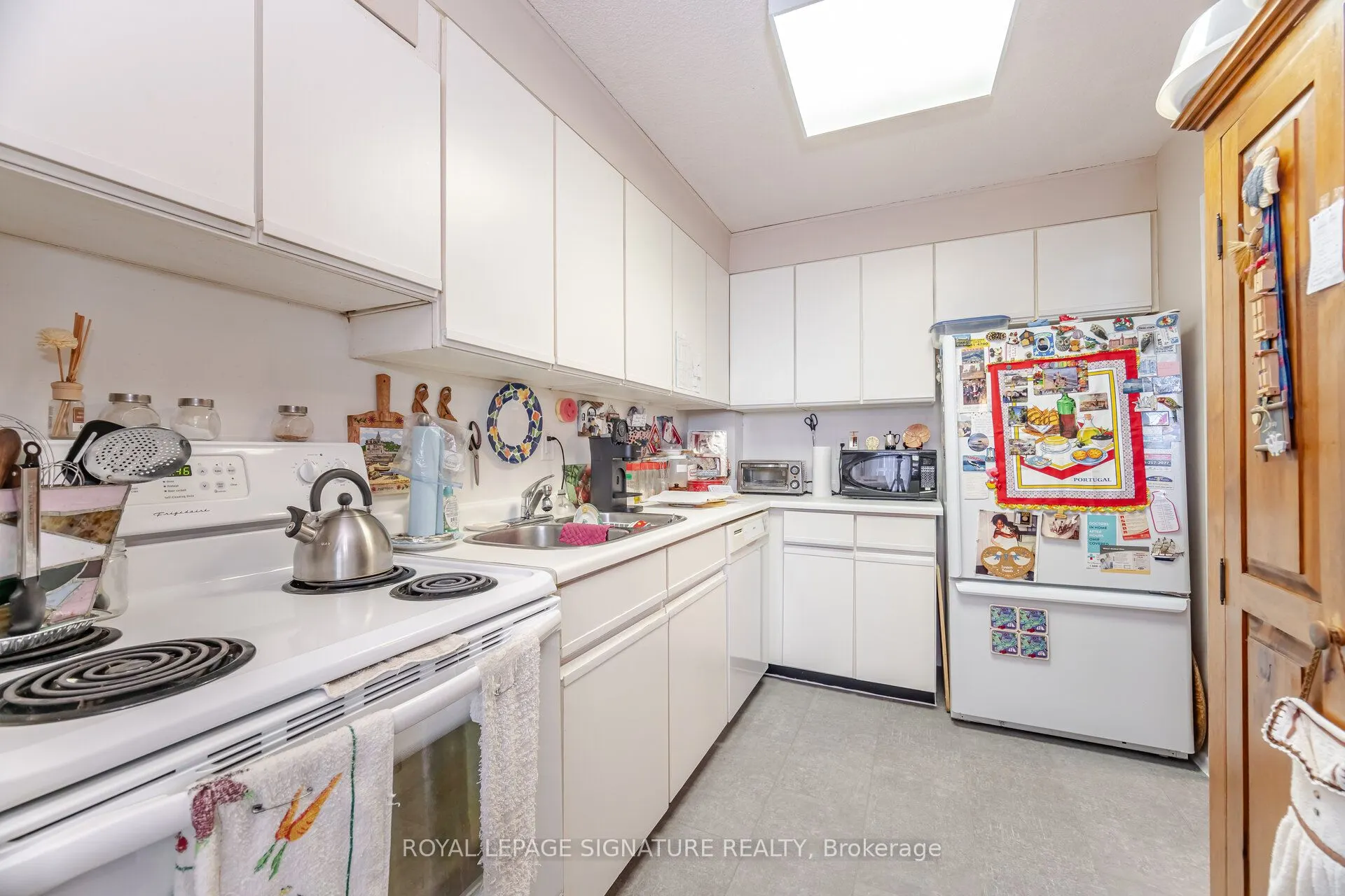 541 Blackthorn Avenue, #1110