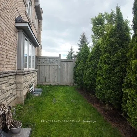 28 Lavallee Crescent