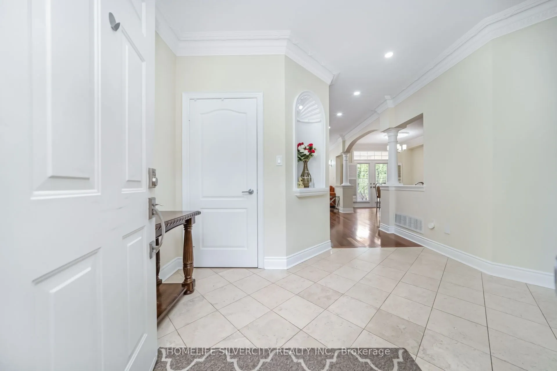 1587 Hallstone Road
