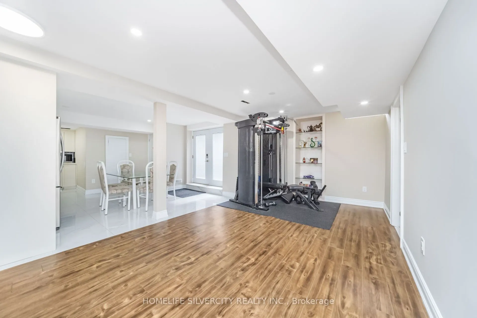 1587 Hallstone Road